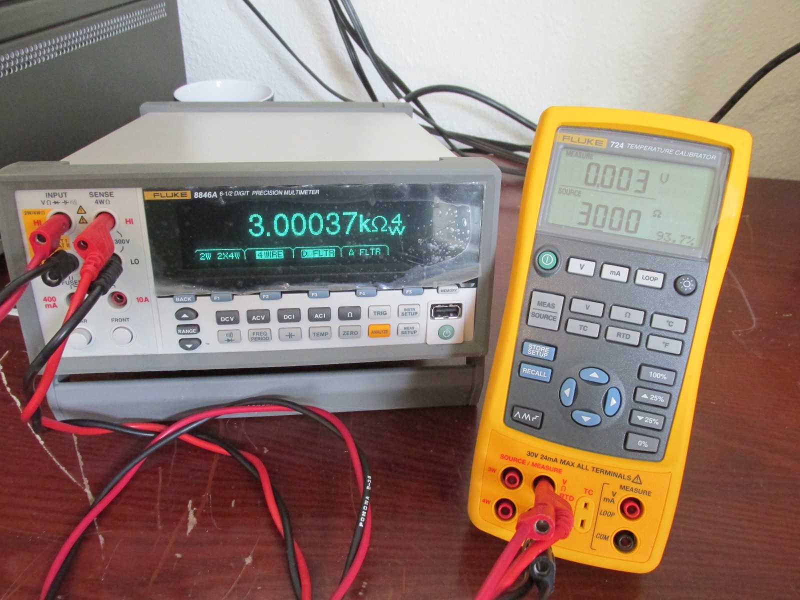 Fluke 724 Temperature Calibrator **TESTED to Fluke Performance Verification**