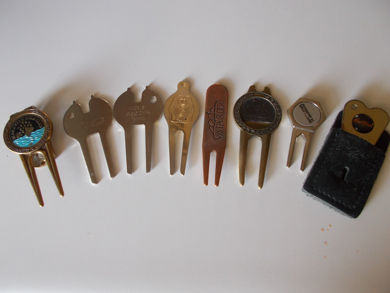 Golf Ball Markers & Divot Repair Tools - Lot of 8 Golf Tools
