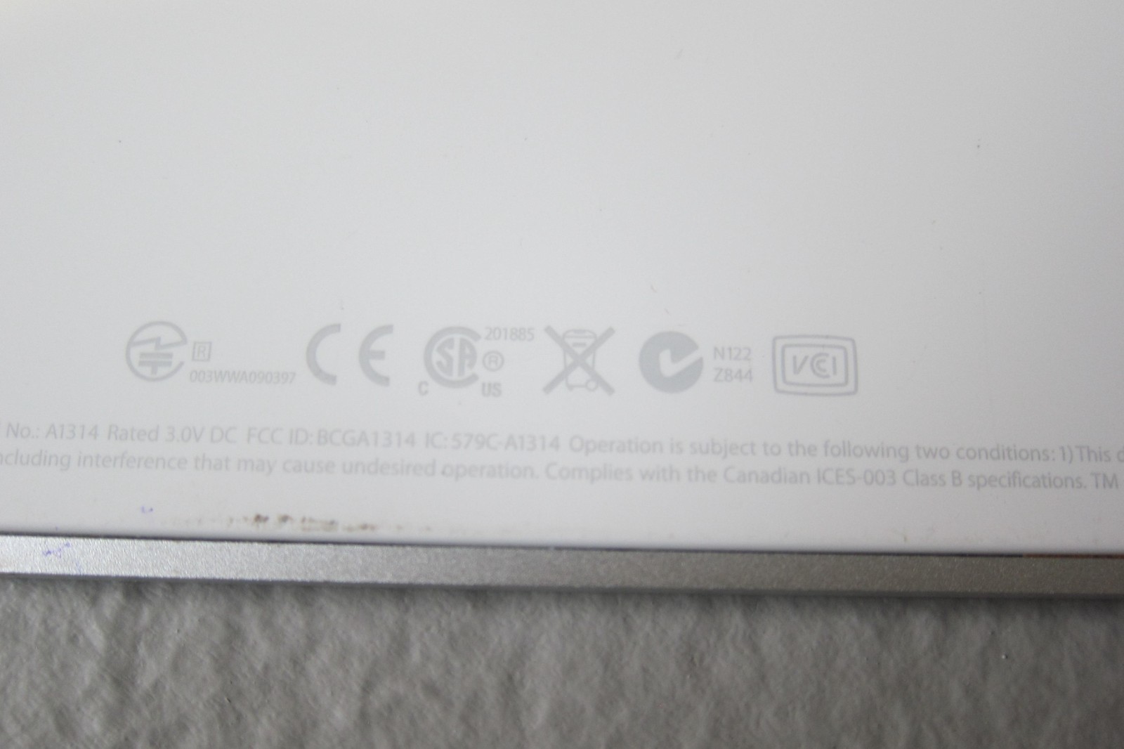 Apple wireless keyboard- white color A1314