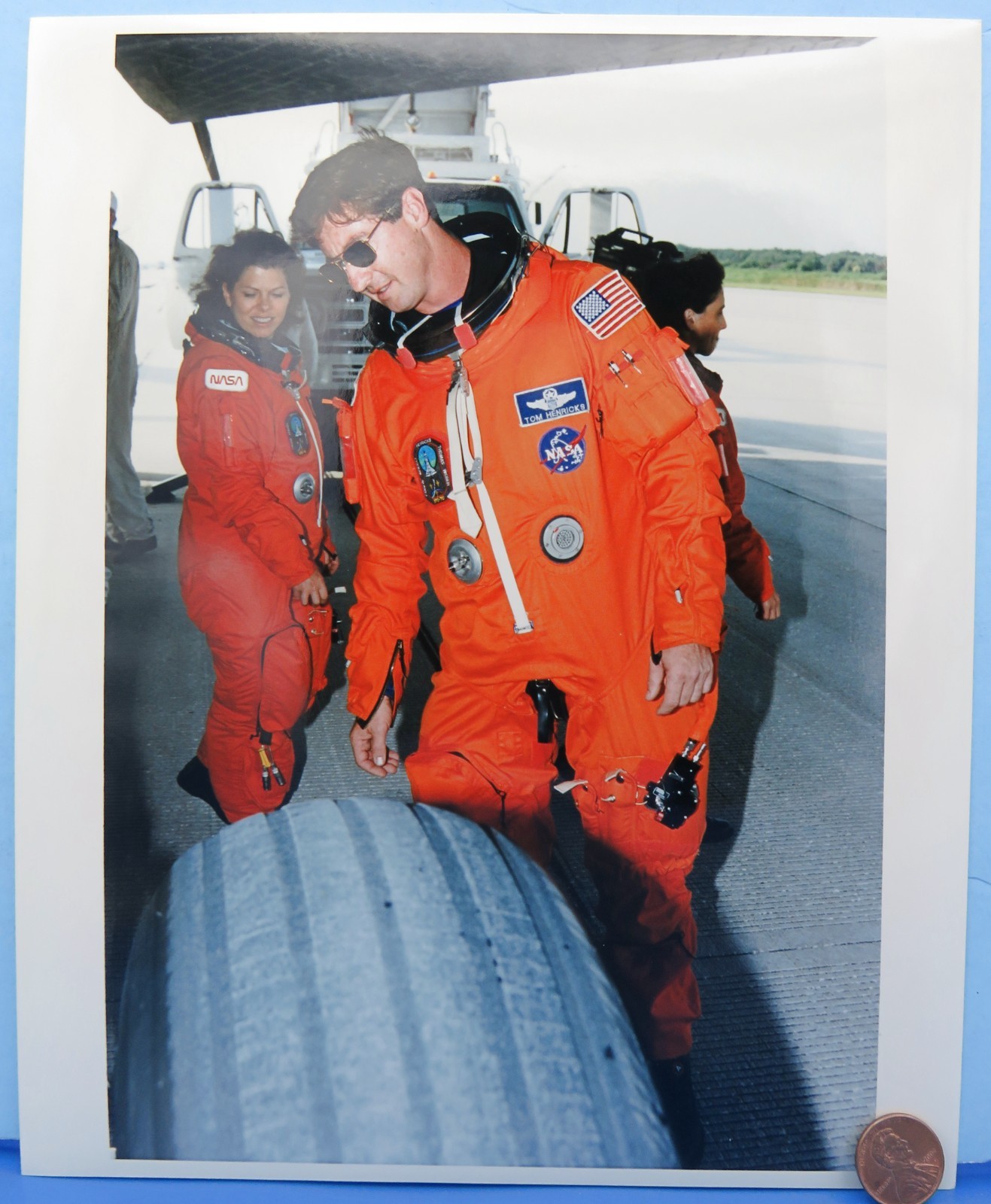 NASA press PHOTO STS-70 DISCOVERY Comm HENRICKS Inspects Nose Wheel Landing Gear