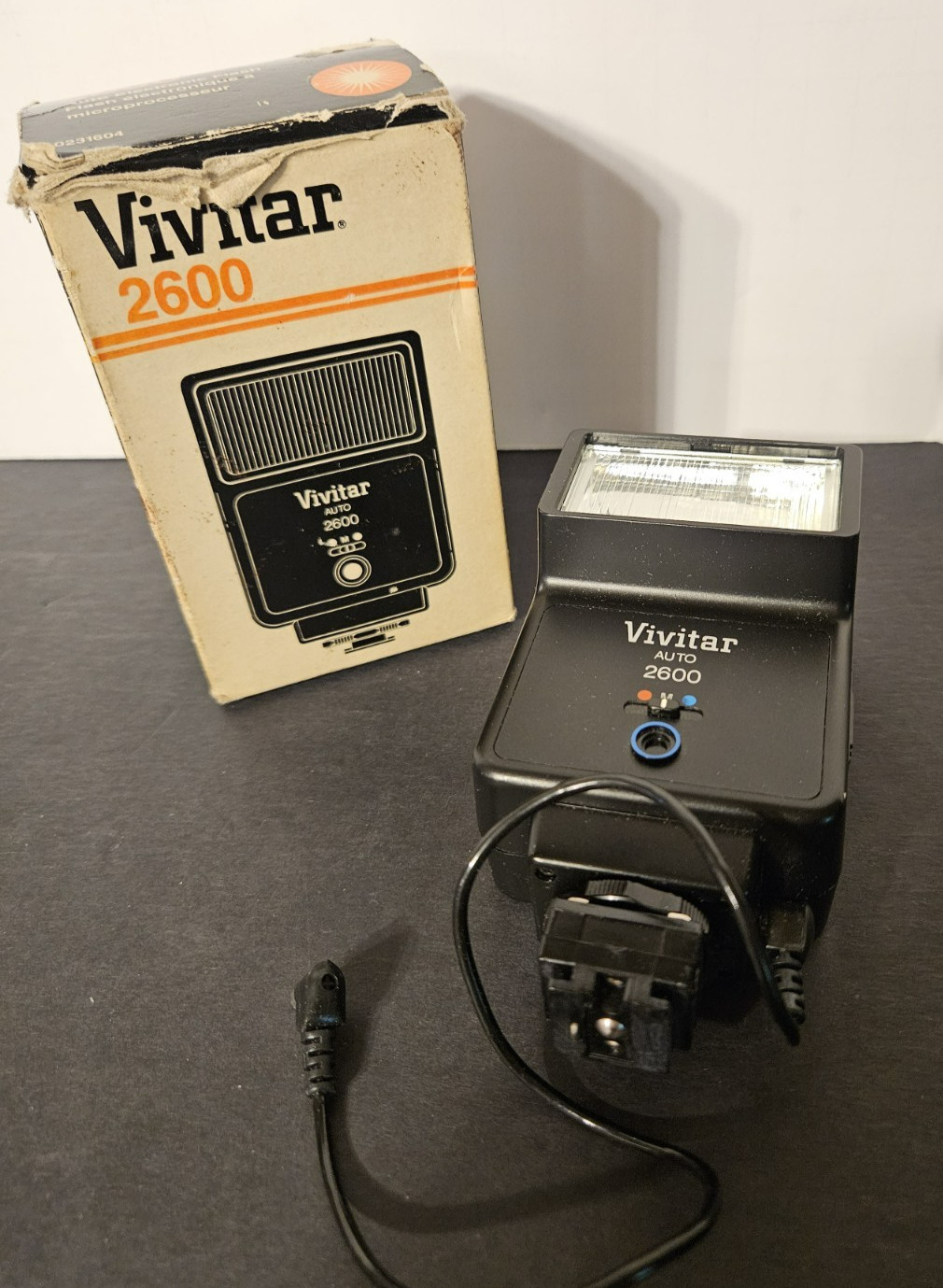 Vivitar Auto 2600 Auto Electronic Flash For Camera Locking Mounting Foot