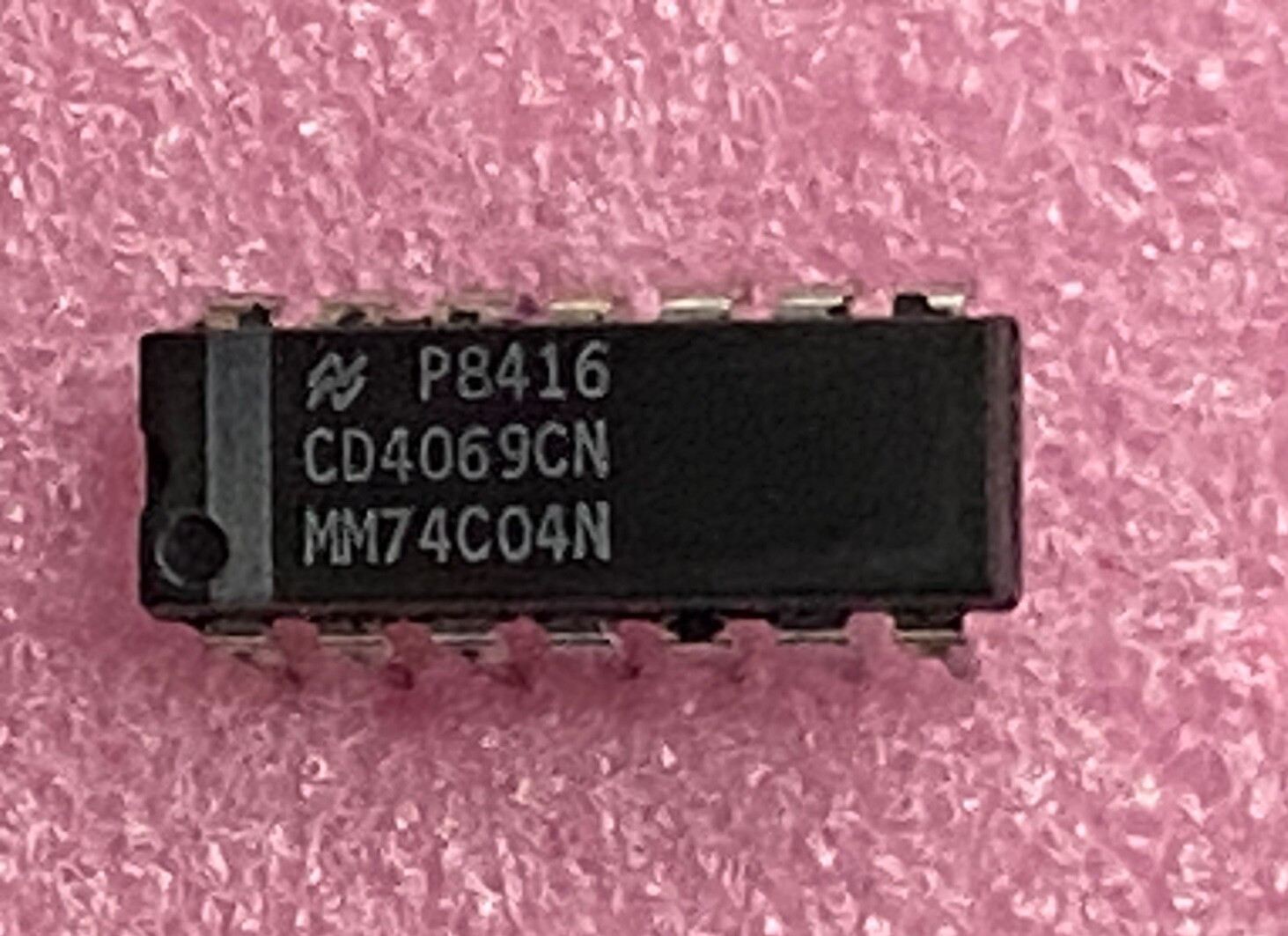 National CD4069CN/74C04N 6-hex inverters Integrated Circuit