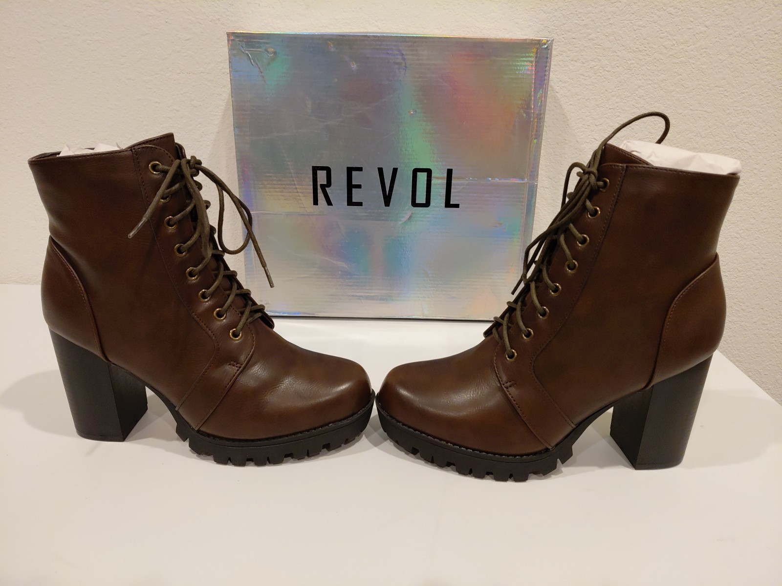 Revol Samantha Women's Shoes Size 8.5 Brand New