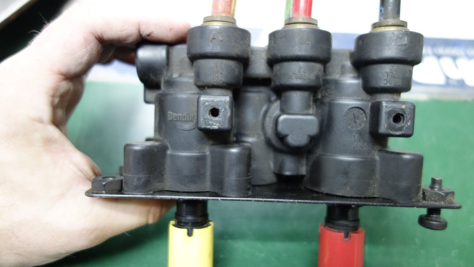 Bendix Air Brake Valve Dash Controls 5006349