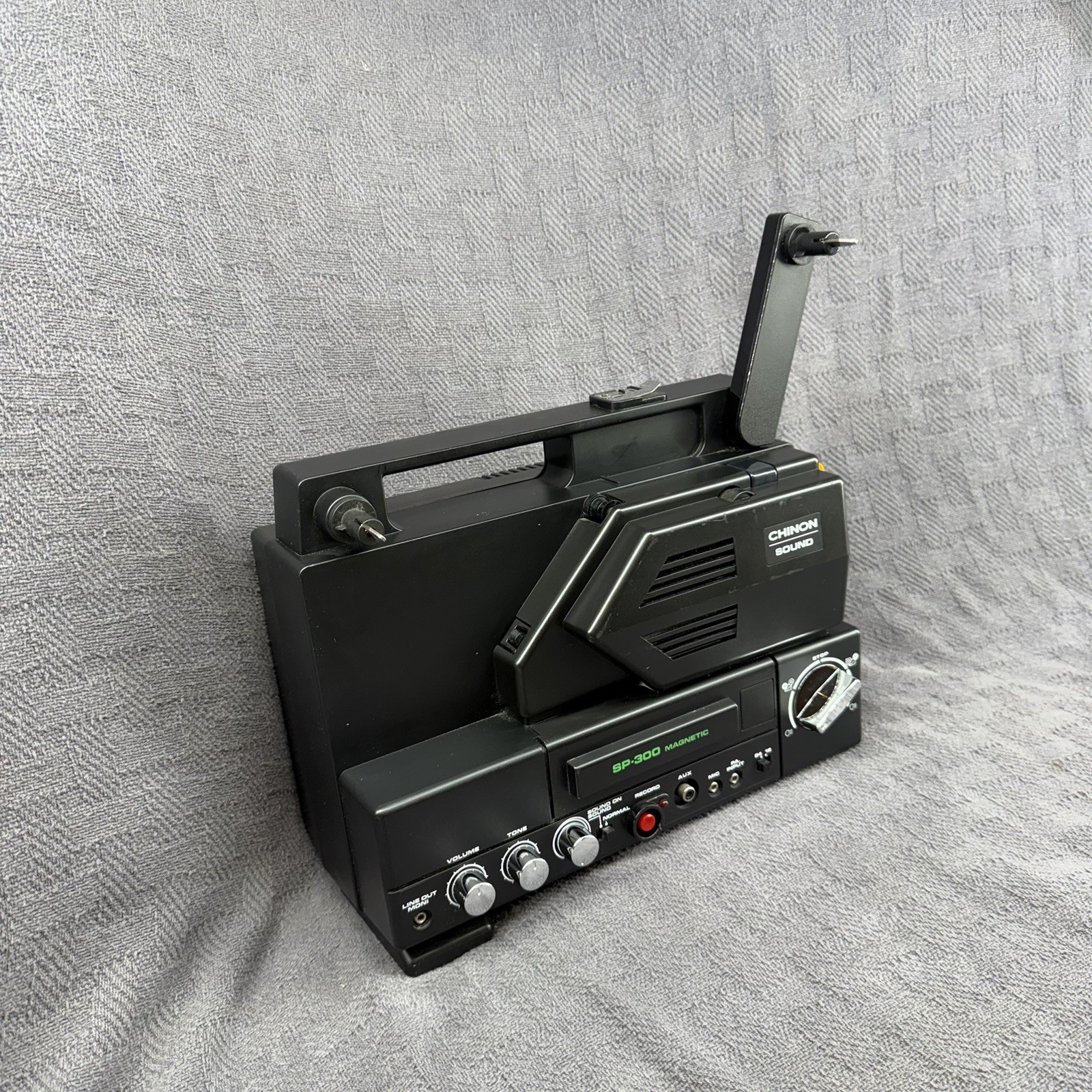 Vintage Chinon Sound SP-300 Super 8 Magnetic Motion Picture Film Projector