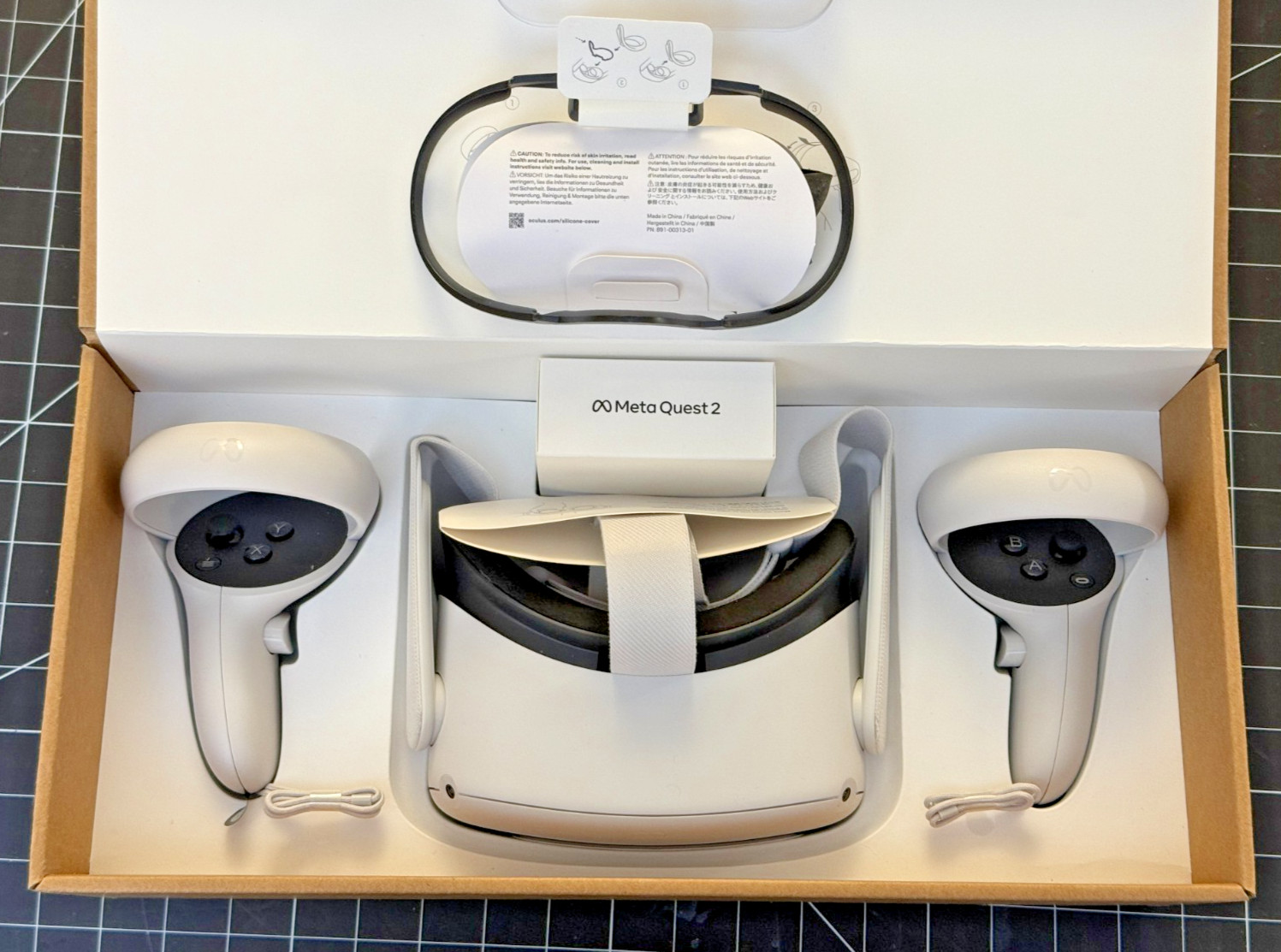 256GB MINT Boxed Meta Quest 2 VR Headset - MINT Condition w Controllers + Extras