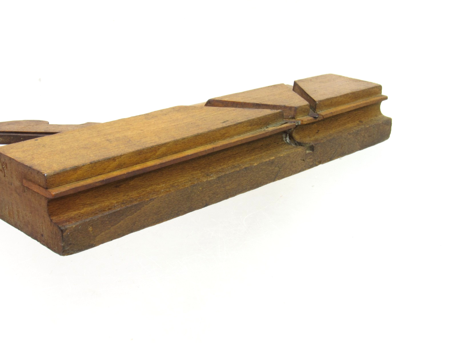 AD NICE SINGLE BOXED 1/2" SIDE BEAD MOLDING PLANE WITH SLITTER MARKED PERRY T00