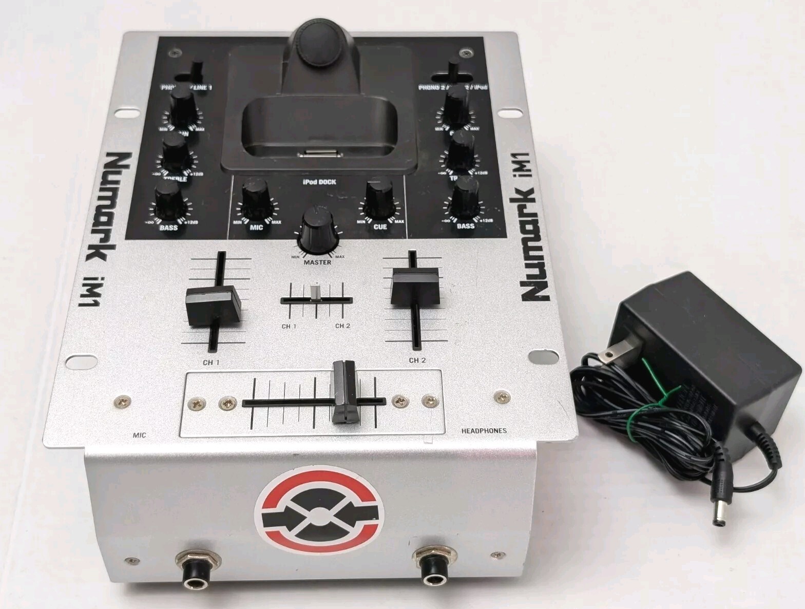 Numark iM1 2-Channel DJ mixer with iPod Dock READ