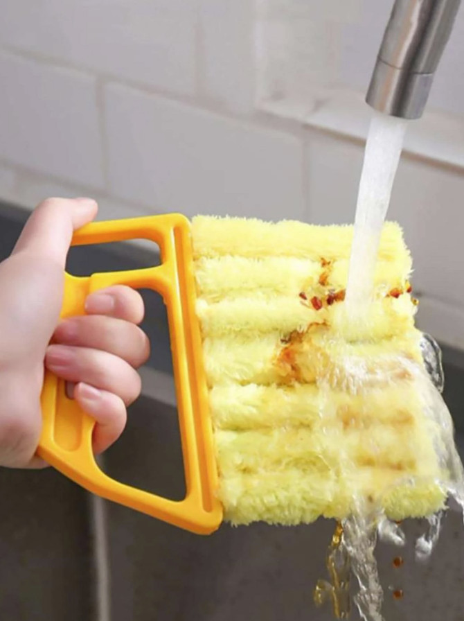 1pc Plastic Shutter Cleaning Brush - Modern Handle Household Tool - NEW