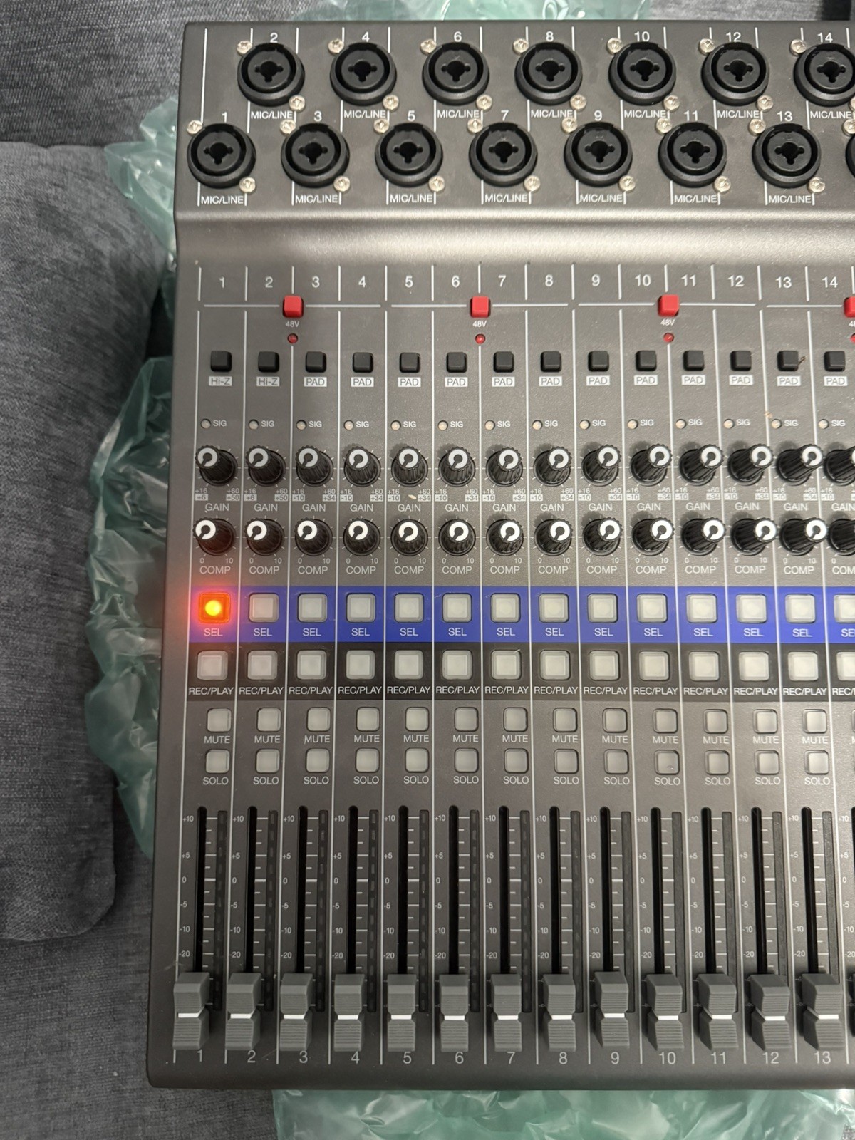 Zoom LiveTrak L-20 20-Channel Digital Mixer and Recorder