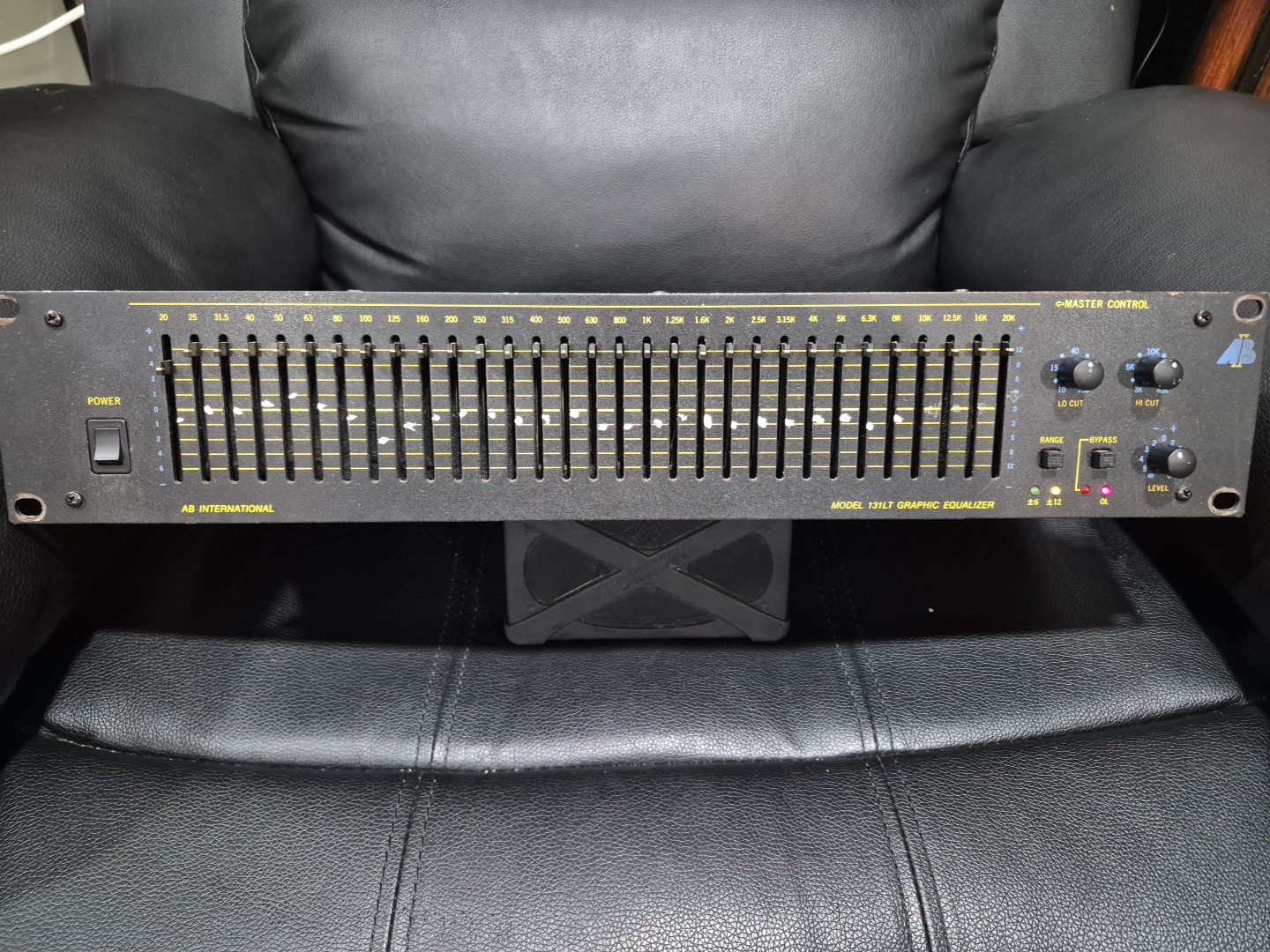 AB International Model 131 Graphic Equalizer Rack Unit Model 131LT