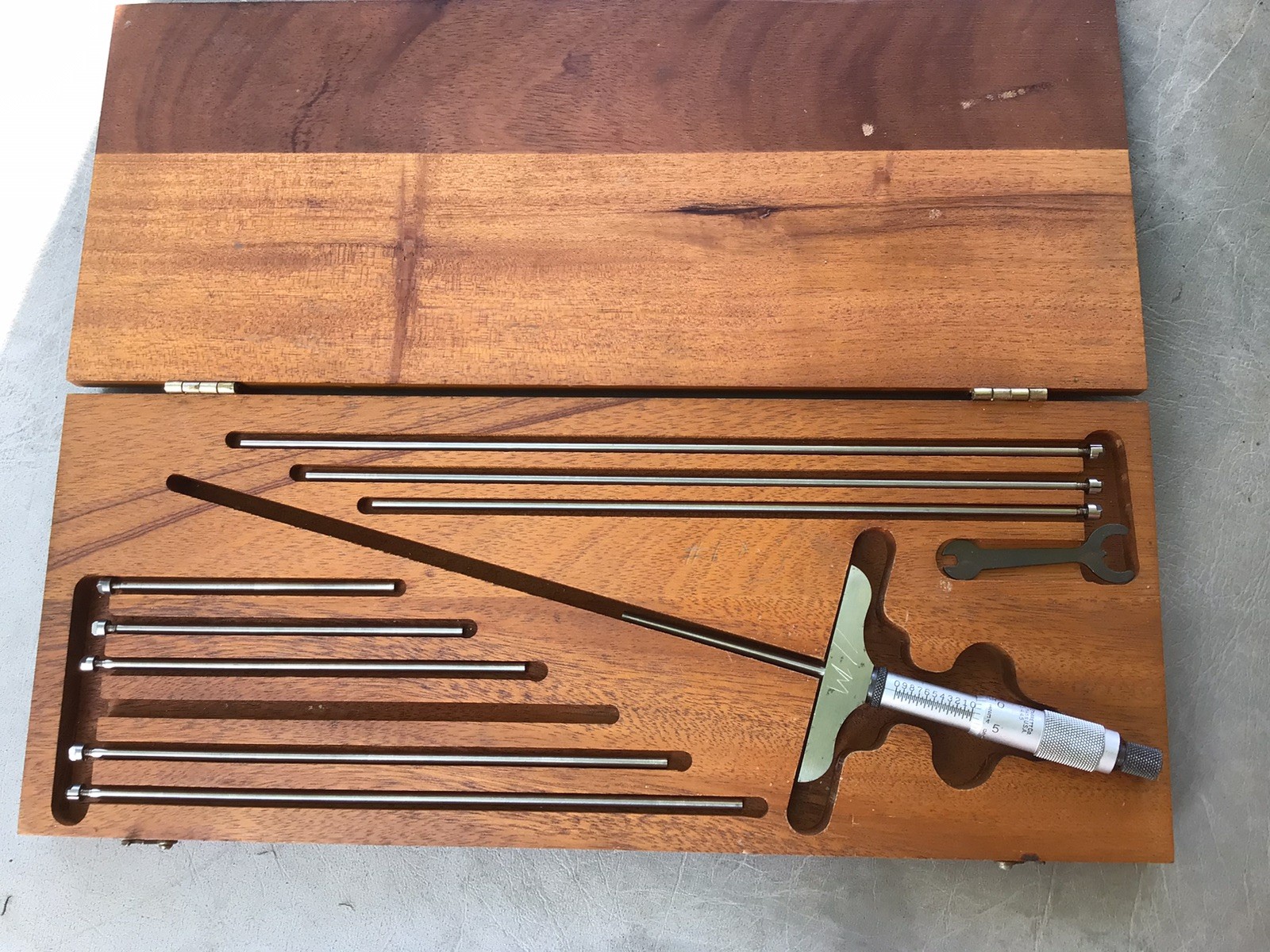 Starrett No. 445 Depth Micrometer Mechanical 0-9 in Measurement Range, 3” Base
