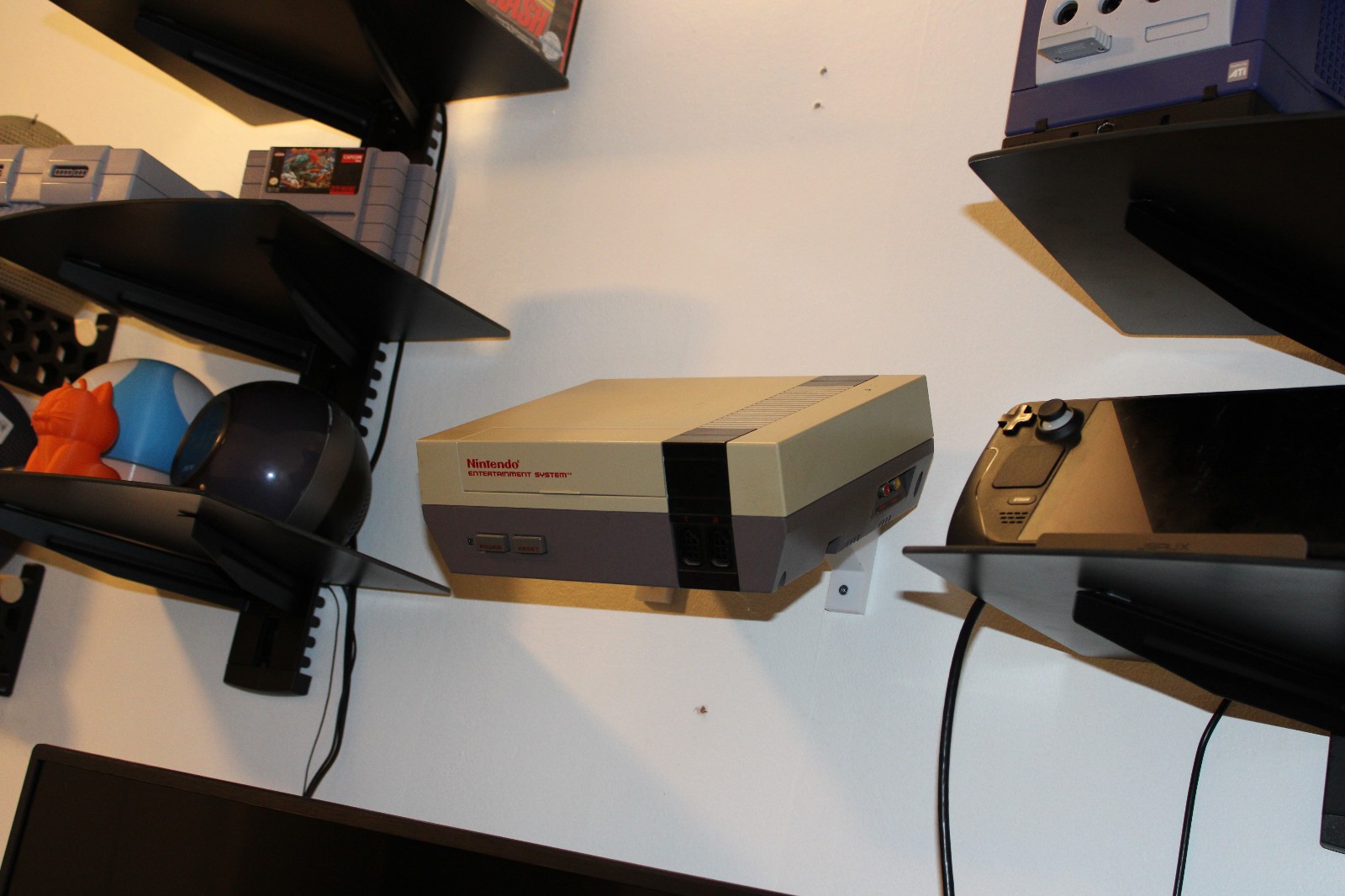 Original Nintendo (NES) 3D Printed Wall Mount (Set of 2)