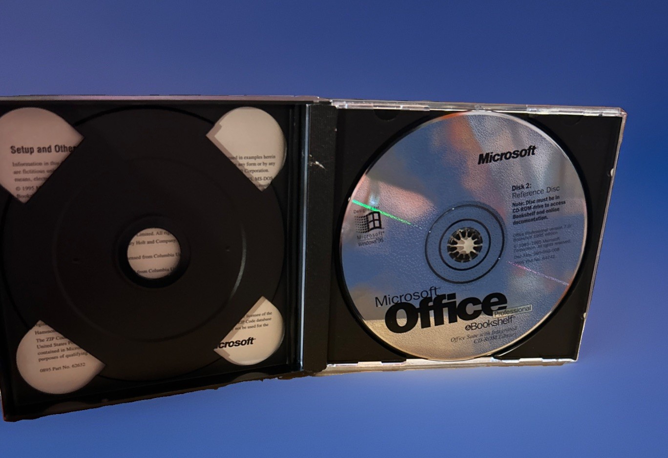 Vintage - Microsoft Office Professional & Bookshelf for Windows 95, 2 CDs, 1995
