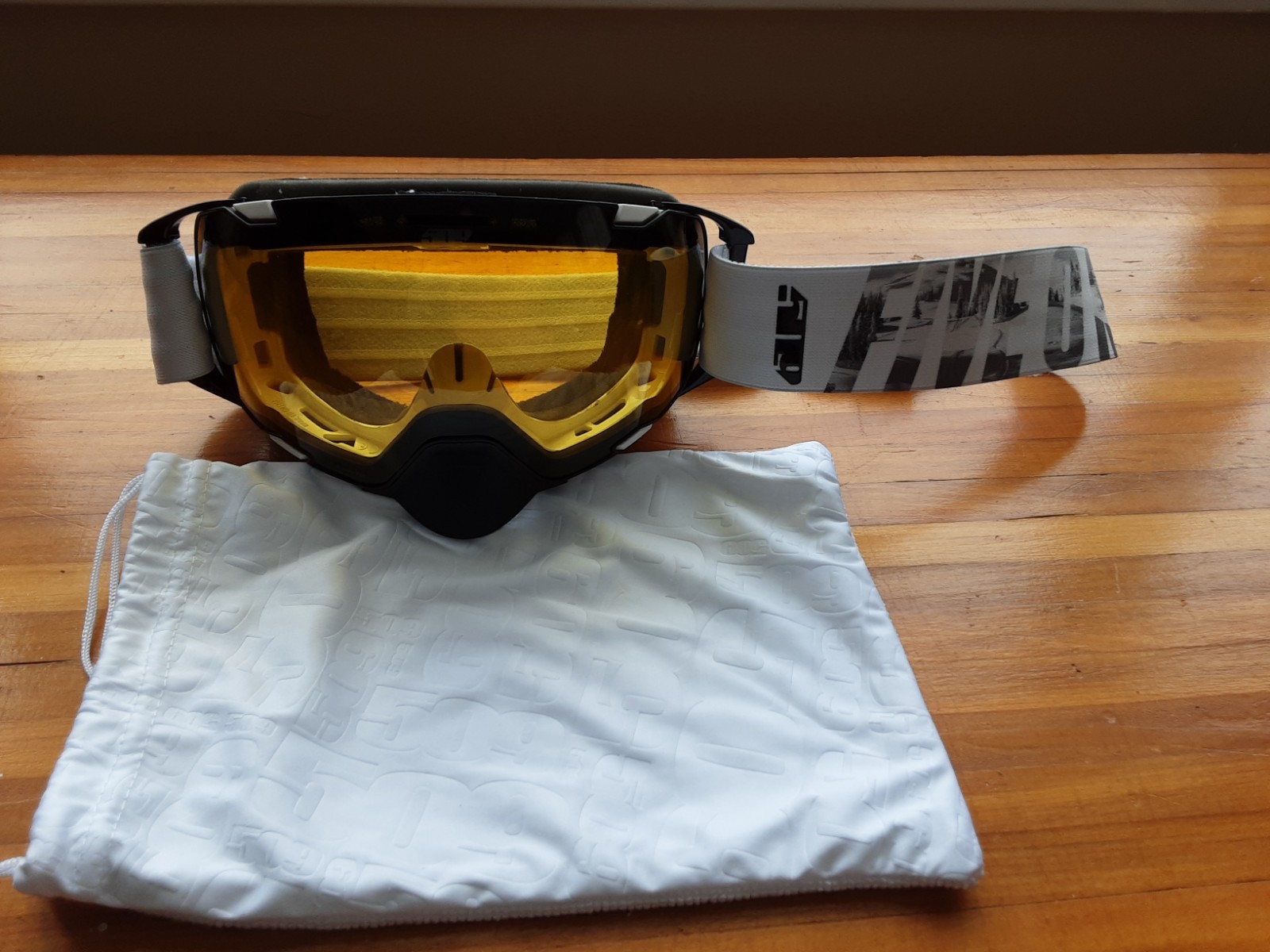 LIKE NEW!! 509 Aviator 2.0  Goggles Whiteout  ADULT OWNED