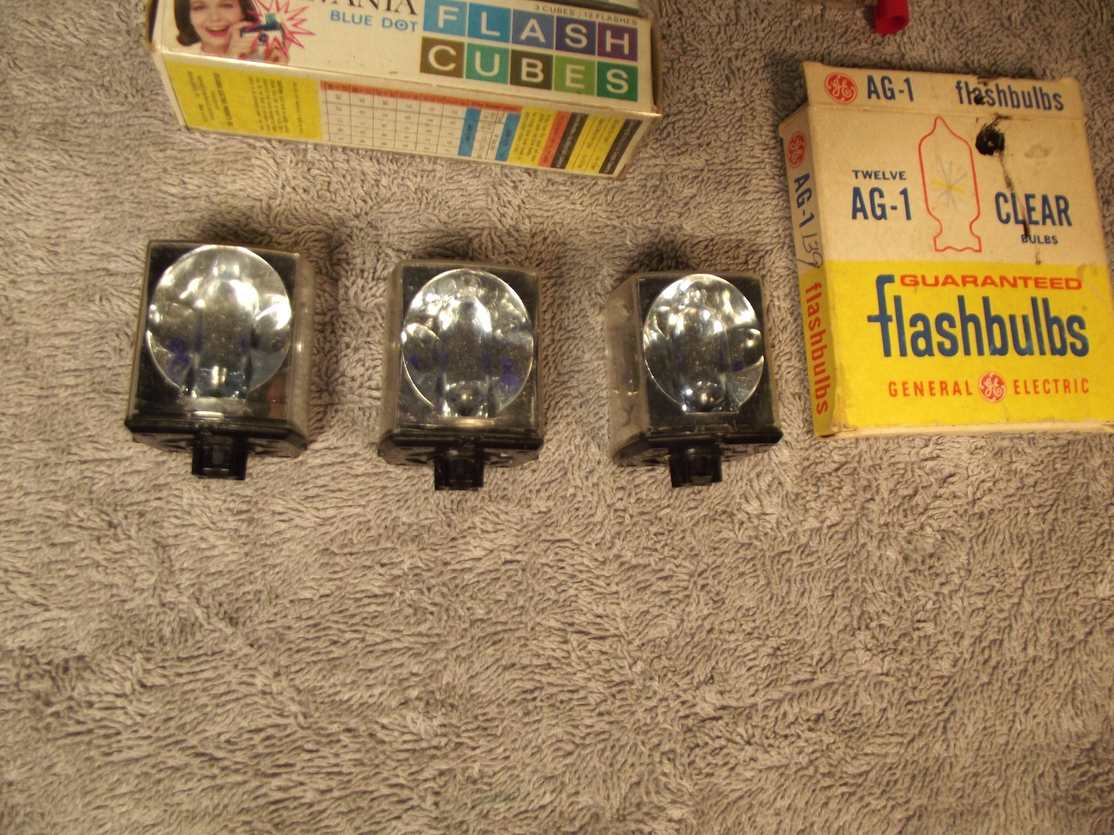 Sylvania Flash Blue Dot MAGICUBES & Flashcubes/ GE AG-1 Lot
