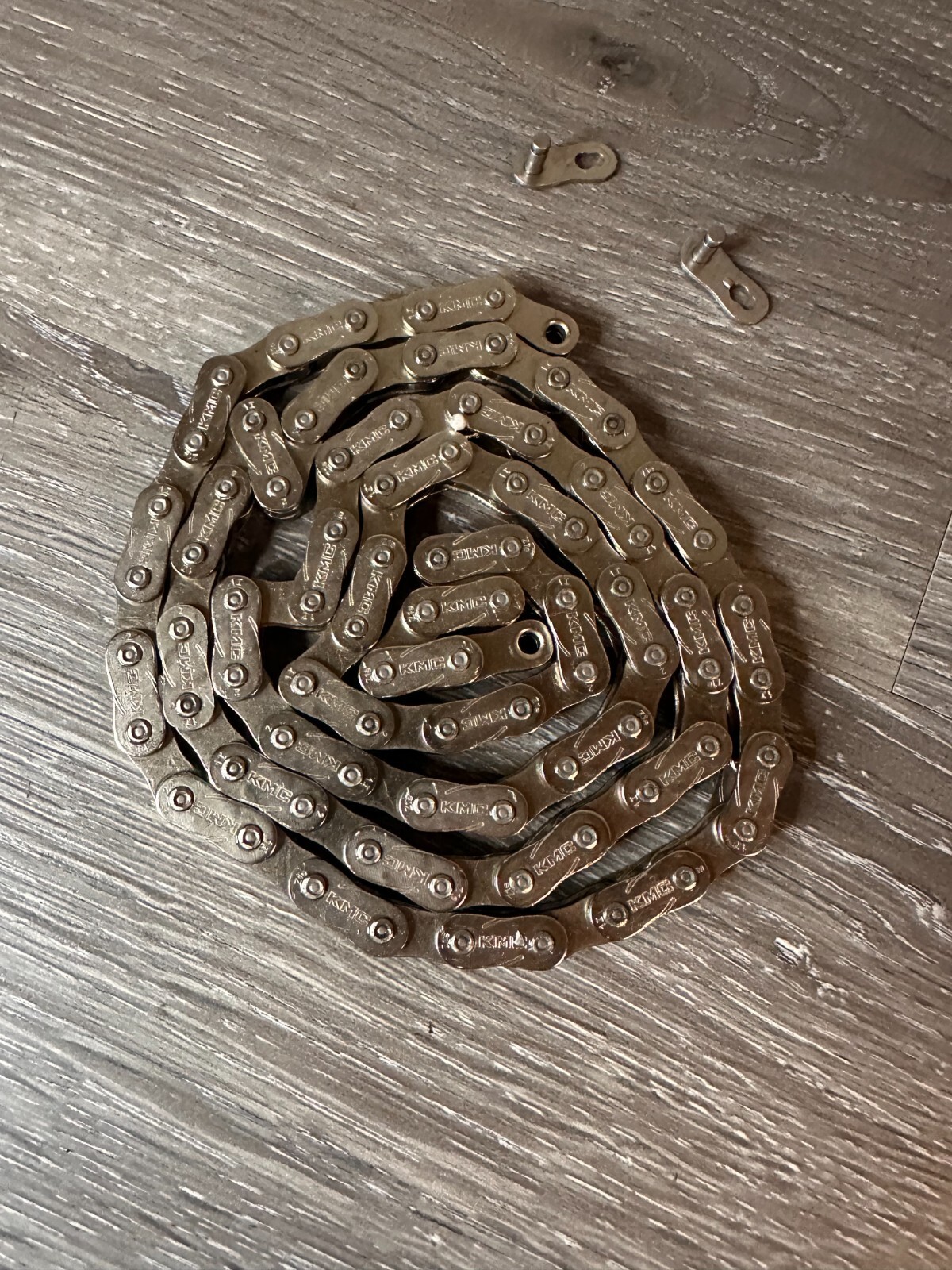 KMC Bike Z1eHX Single Speed Chain 1/2" X 1/8" 83 Link w Master Link