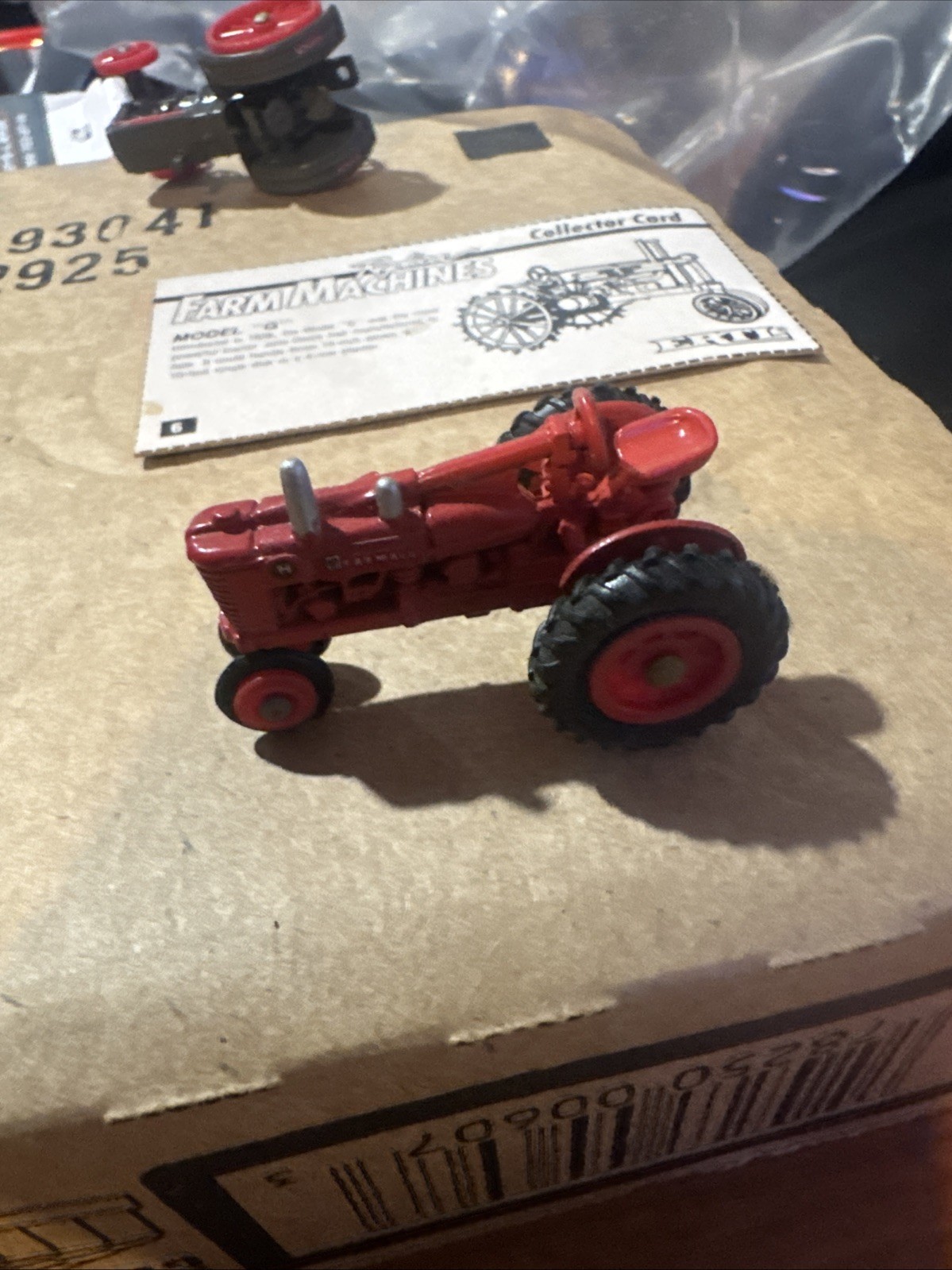 1/64 ertl international M narrow front tractor