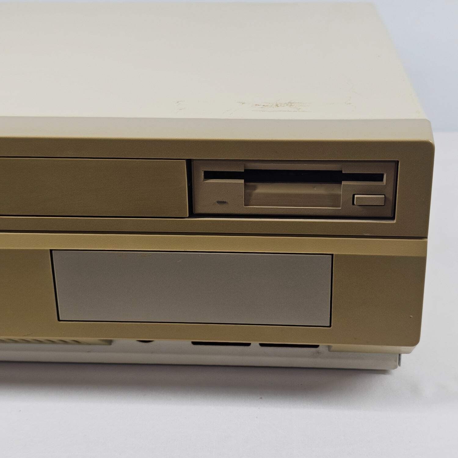 Commodore Amiga 2000HD Vintage Personal Computer A2000