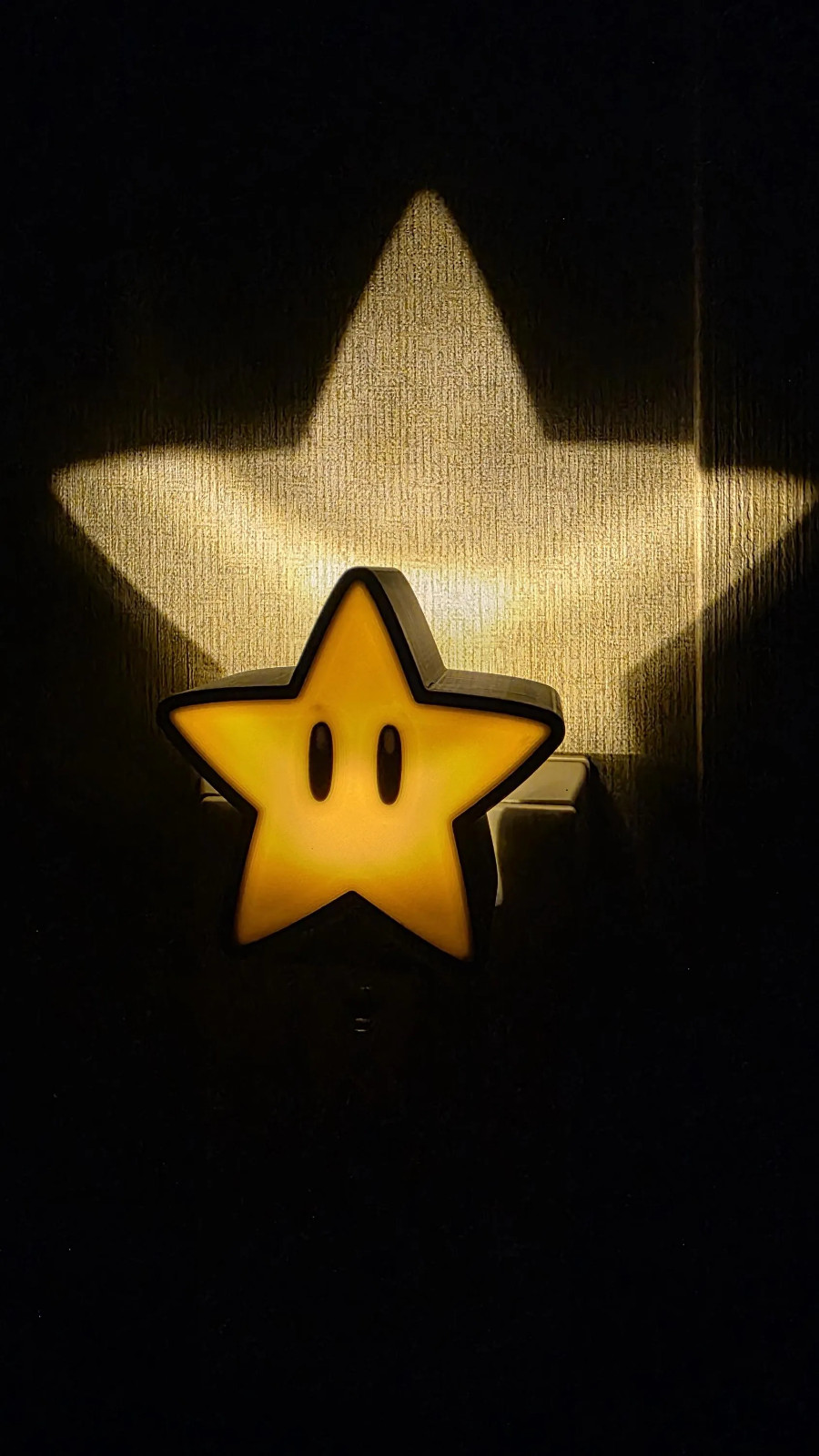 Super Star Wall plug Night Light – Mario-Themed Glow for Kids & Gamers!