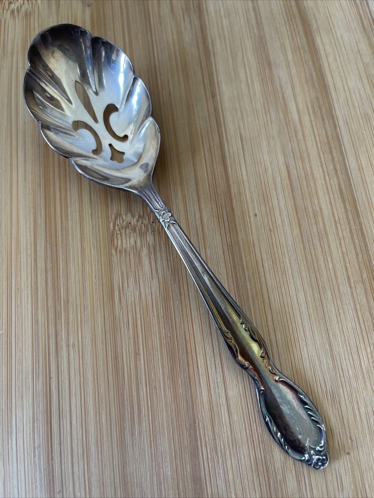 Intl Rogers & Bros Silverplate Floral Scroll ROYAL MANOR Large Sugar Sifter 6”