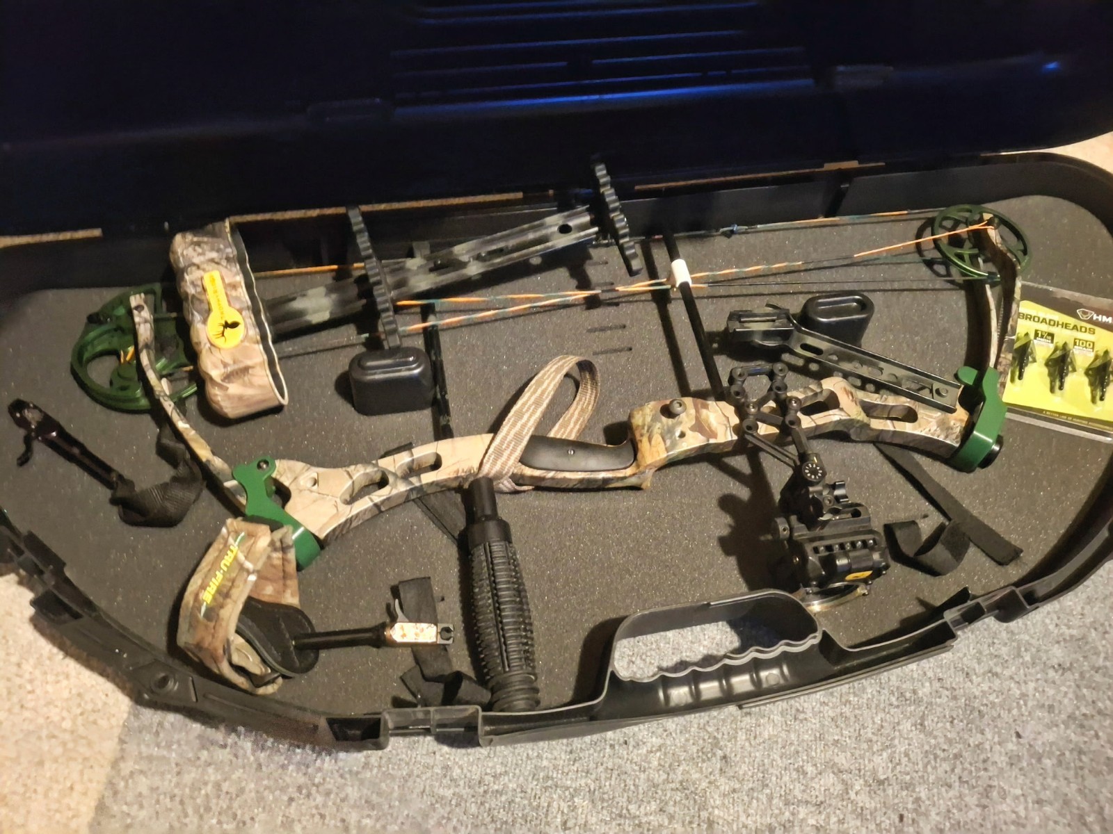 Bear Lights Out Compound Bow W/ Hard Case, Quiver, Sight, Stablizer, 2 Releases