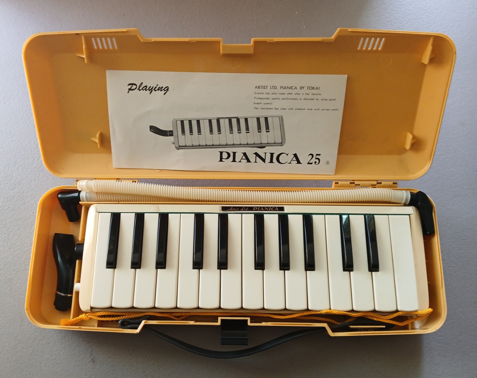 VINTAGE  ARTISTS  LTD  PIANICA  25        $40 + shipping     Very Good Condition