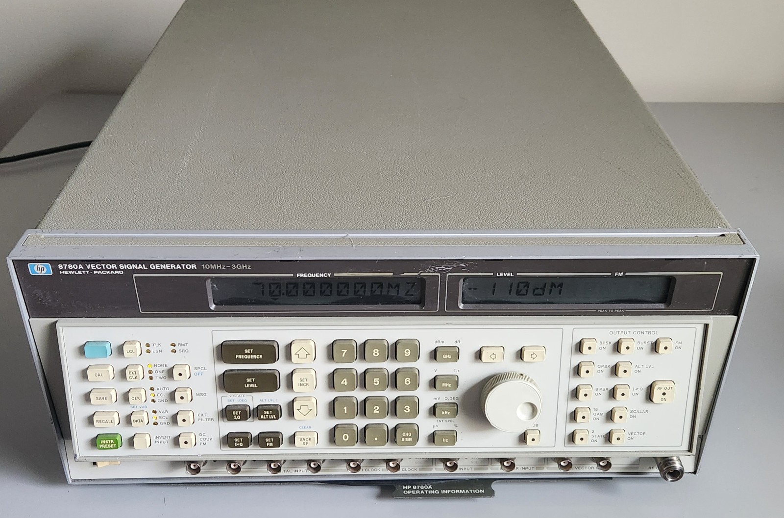 HP 8780A Vector Signal Generator 10 MHz - 3 GHz, Tested