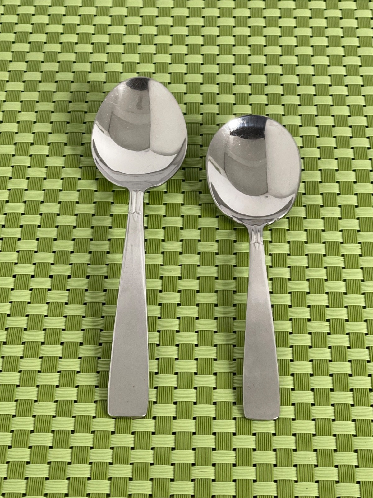 Oneida SATIN ACCENT Stainless Set of 2 Spoons Deluxe USA Frosted Handle Flatware