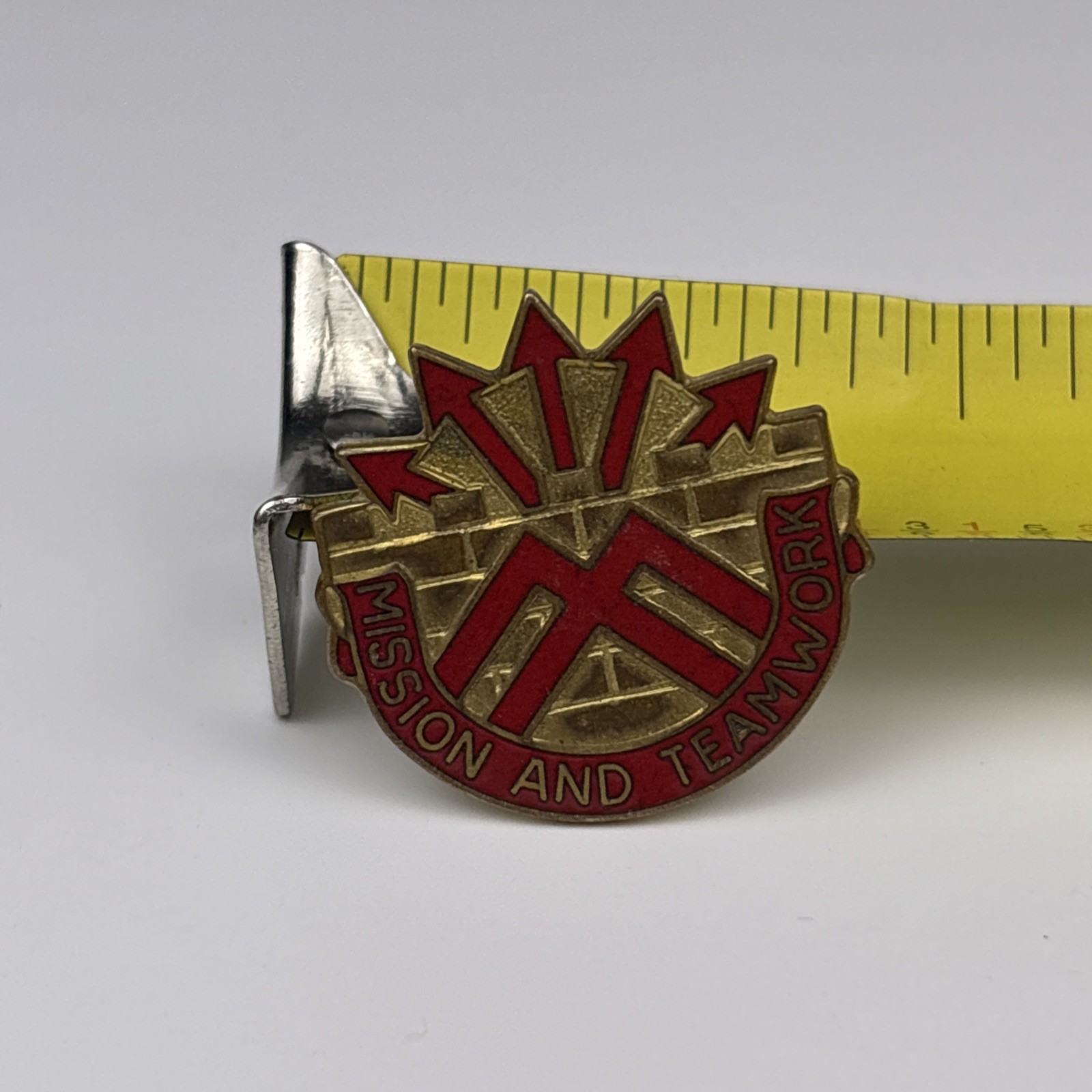 U.S. Military 552nd Field Artillery Pin DI DUI Insignia Crest Pin S21 MISSION