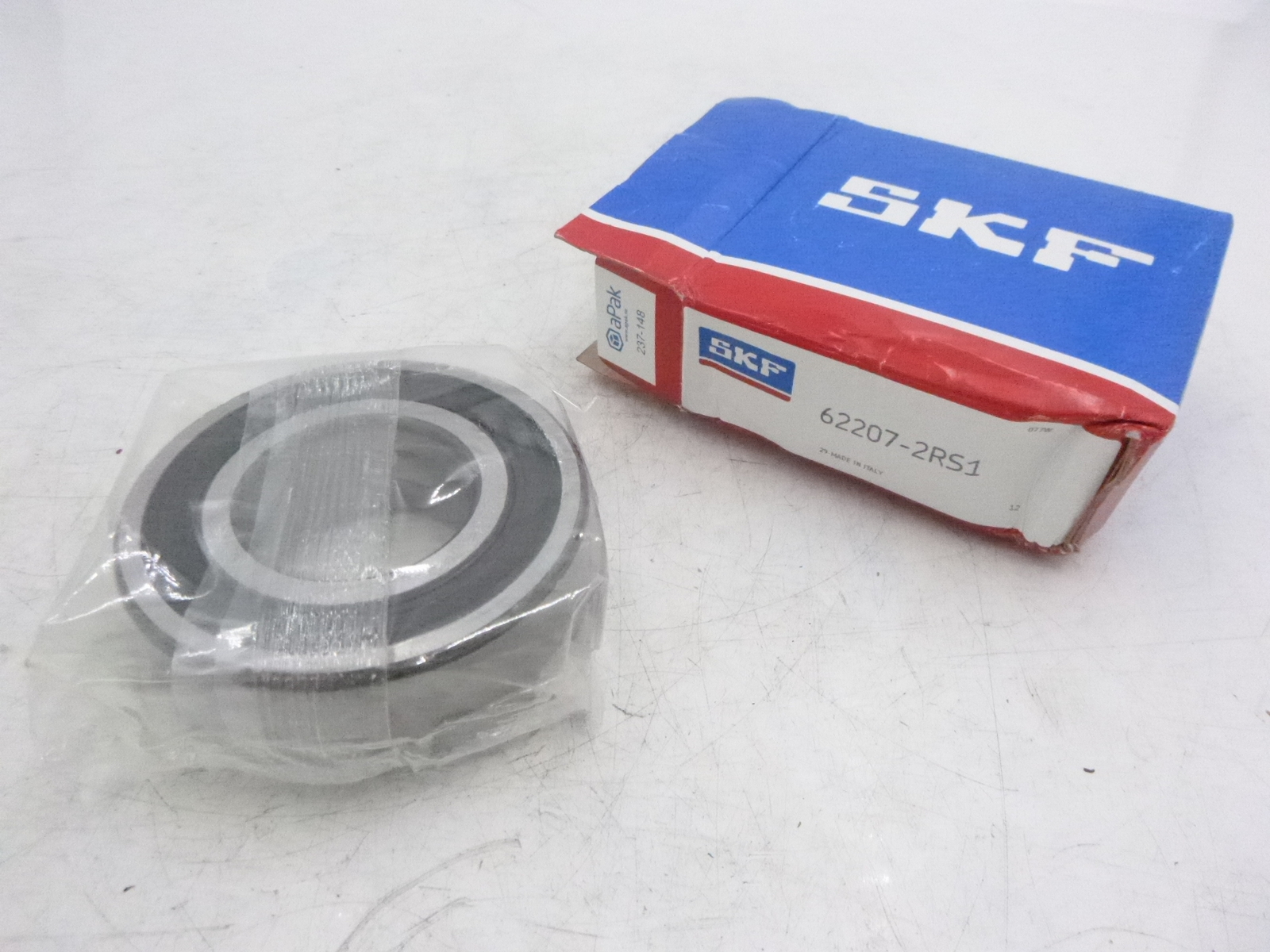 SKF Single Row Ball Bearing 35 x 72 x 23mm 62207-2RS1
