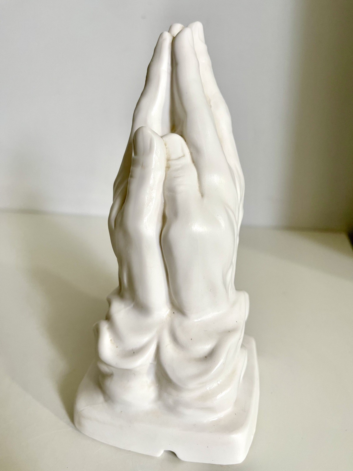 Former Night Light Praying Hands Bisque Artmark Taiwan 6 In White sticker