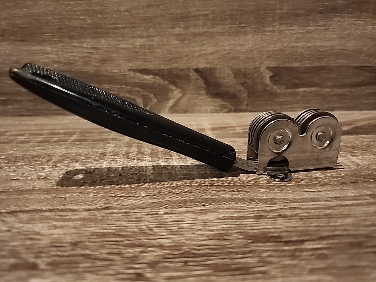 Vintage ECKO Black Handled Manual Pull Through Knife Sharpener Kitchen Tool
