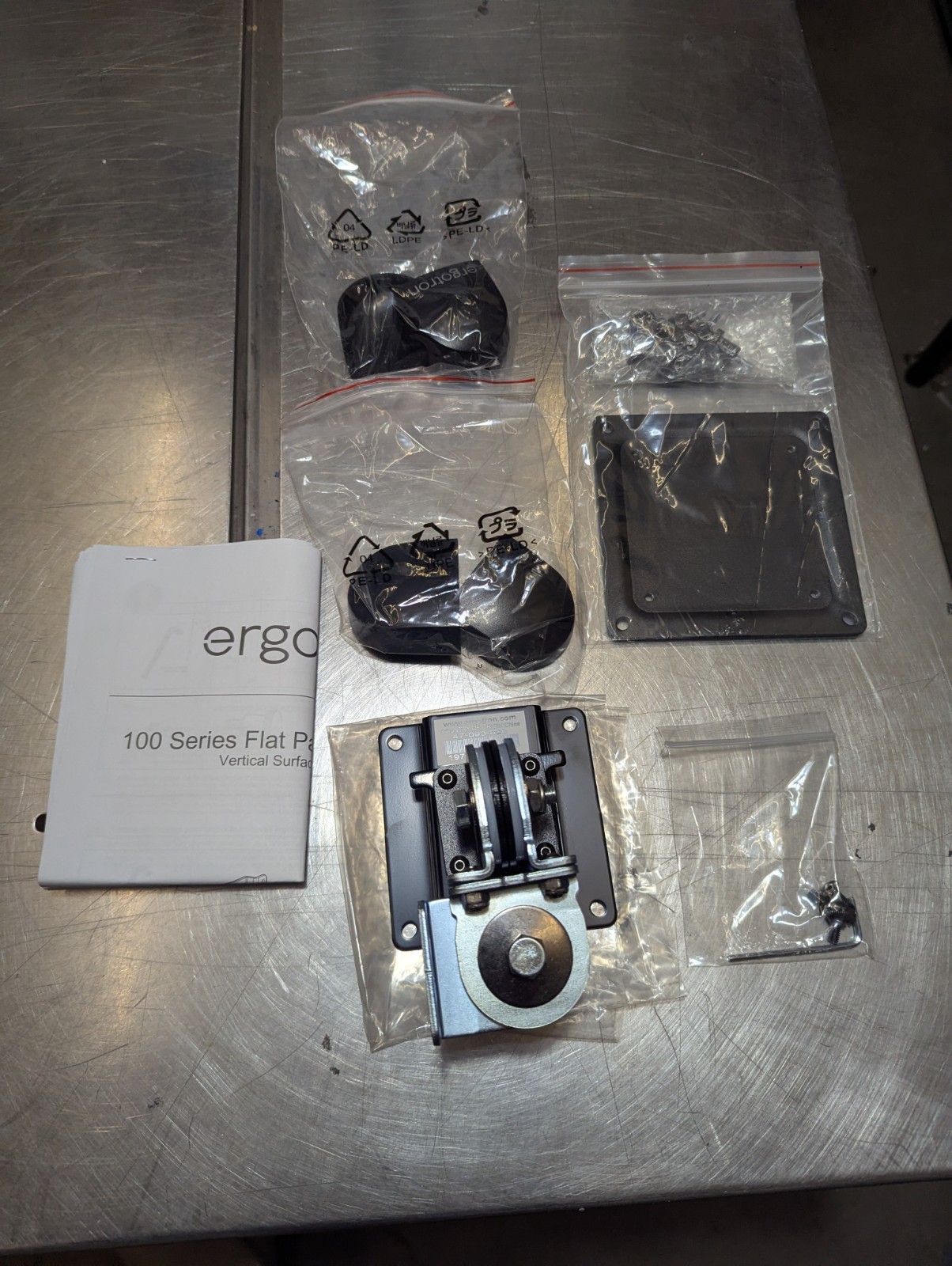 Ergotron 100 Series Double Pivot 47-093-800-00 Mounting Kit for Flat Panel