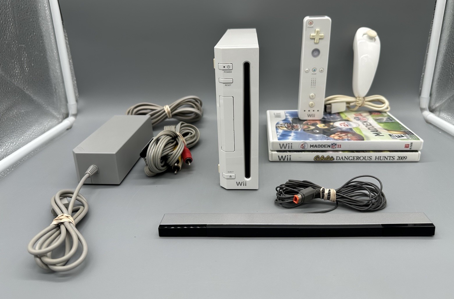 Nintendo Wii Console Bundle RVL-001 With 2 Games Tested Works