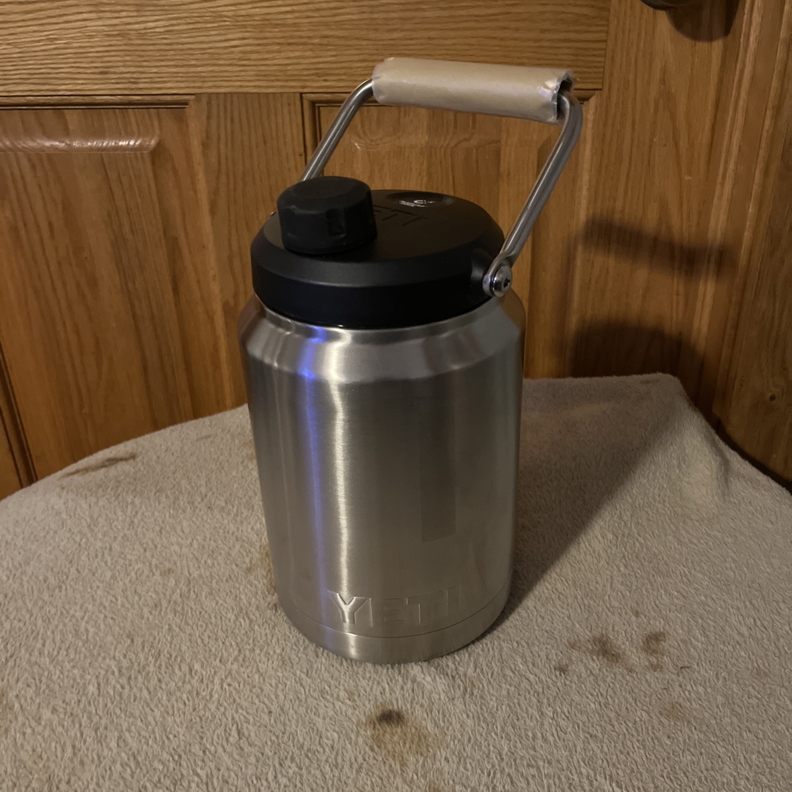 YETI Half Gallon Jug - STAINLESS - Classic Model Discontinued Rare Rambler