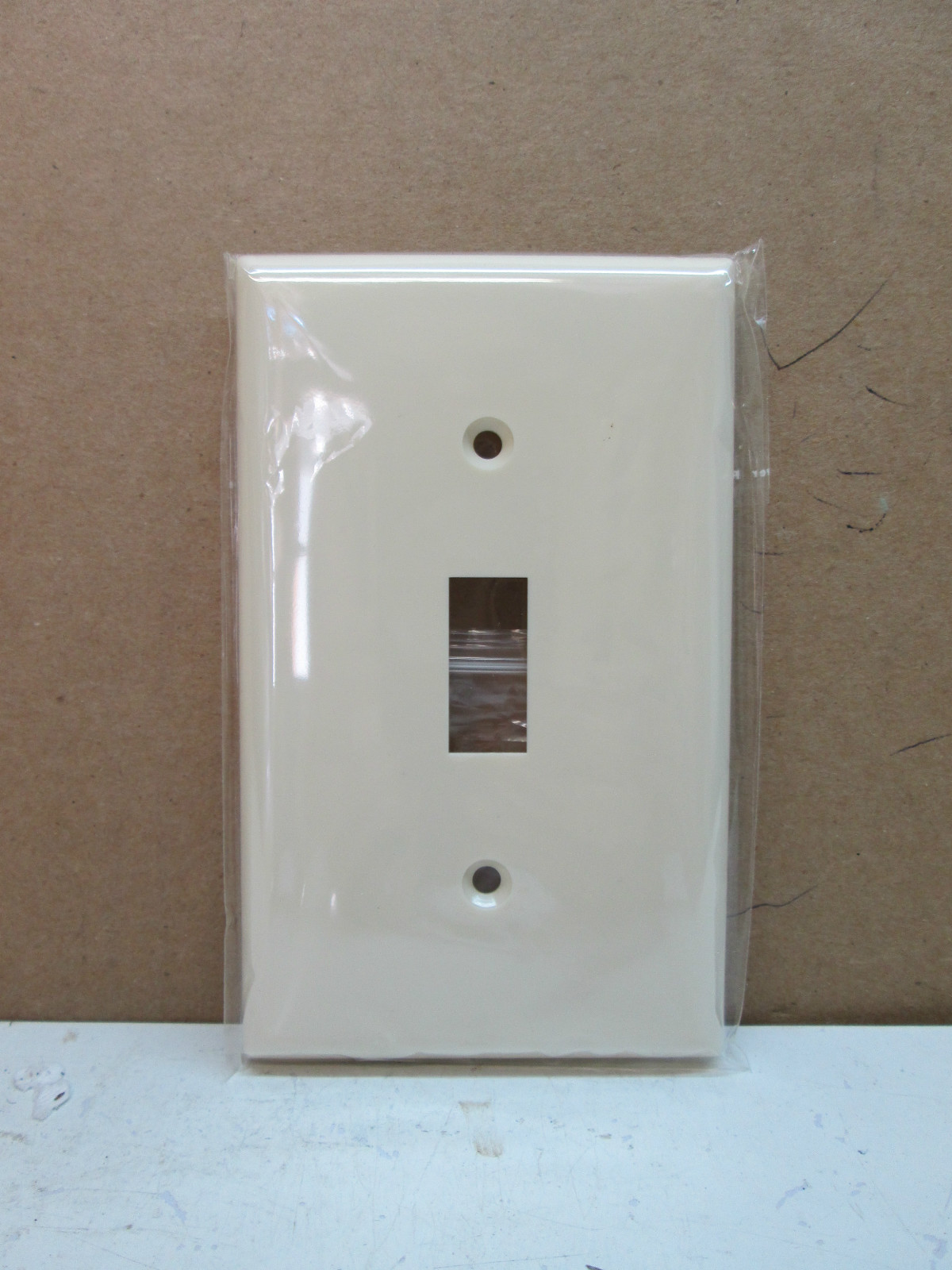 (25-Pack) Single one 1-Gang Toggle Light Switch Cover Wall Plate - Light Almond
