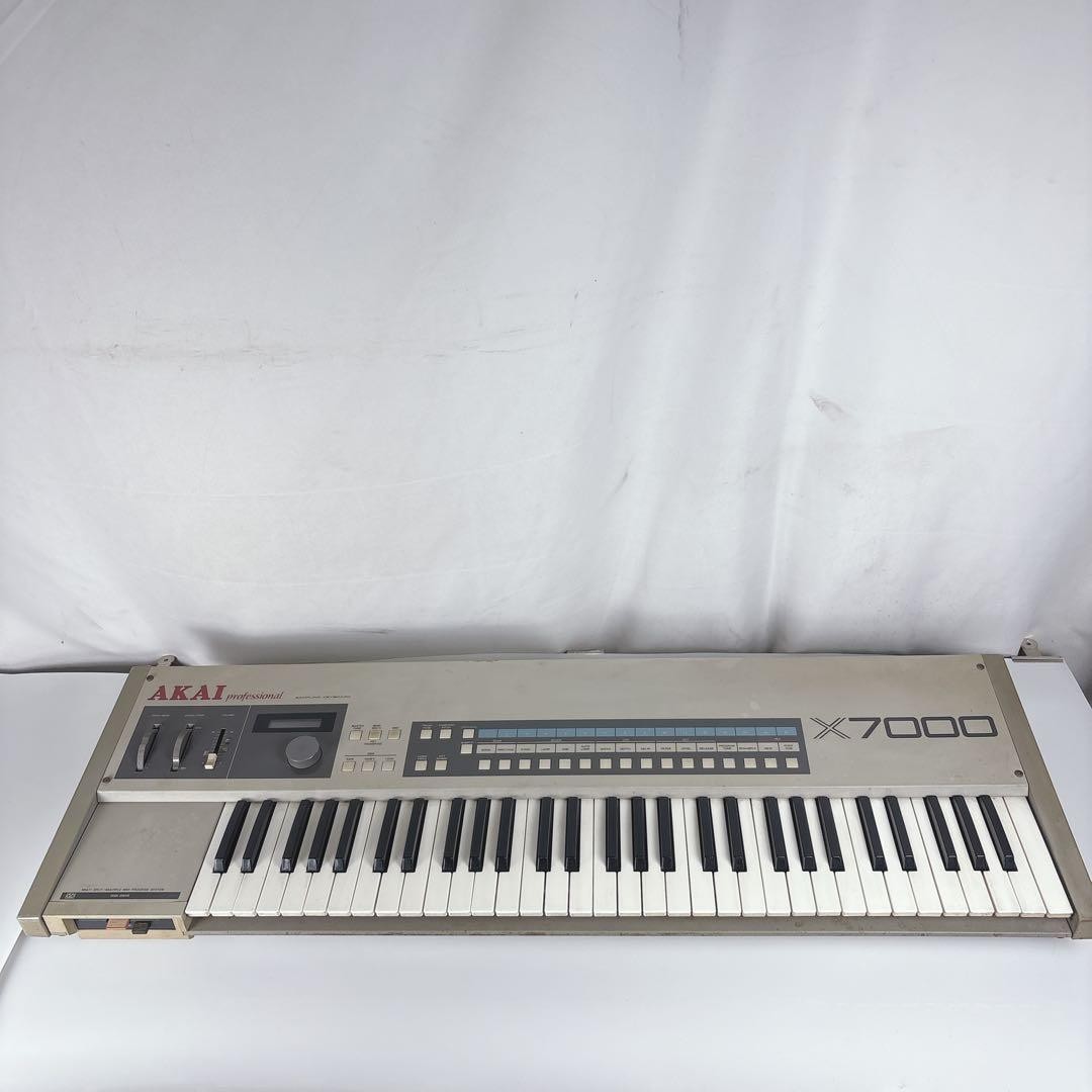 AKAI X7000 Vintage Sampling Keyboard Synthesizer Sampler Untested FOR PARTS