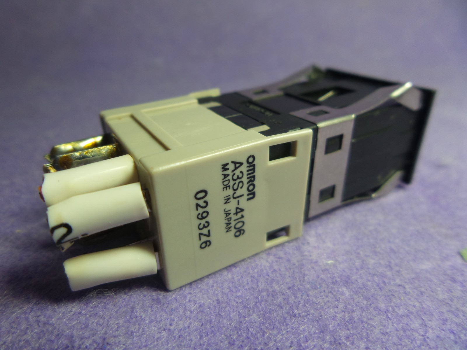 OMRON A3SJ-804 On Reset Switch , USED
