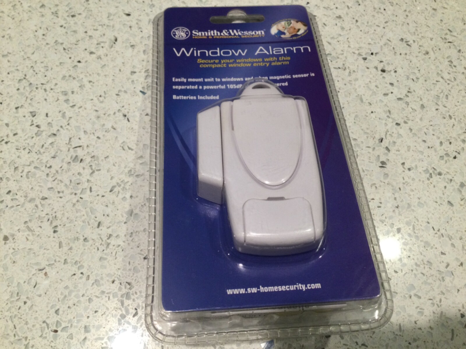 Smith & Wesson Home Security Products Window Alarm 105 db Alarm NIP Batteries in