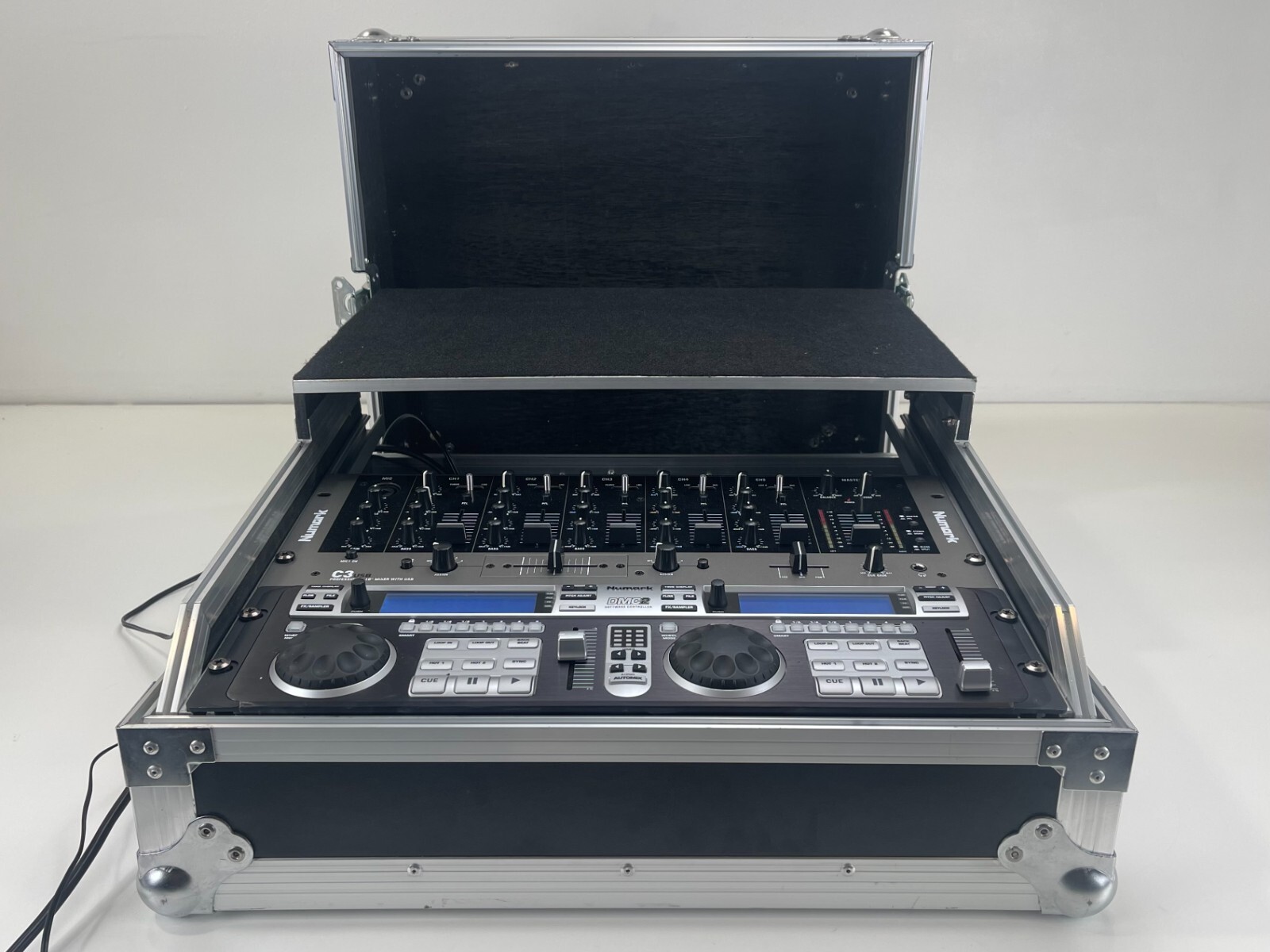 Numark C3 USB DJ Mixer - DMC 2 Software controller- In Flight Case