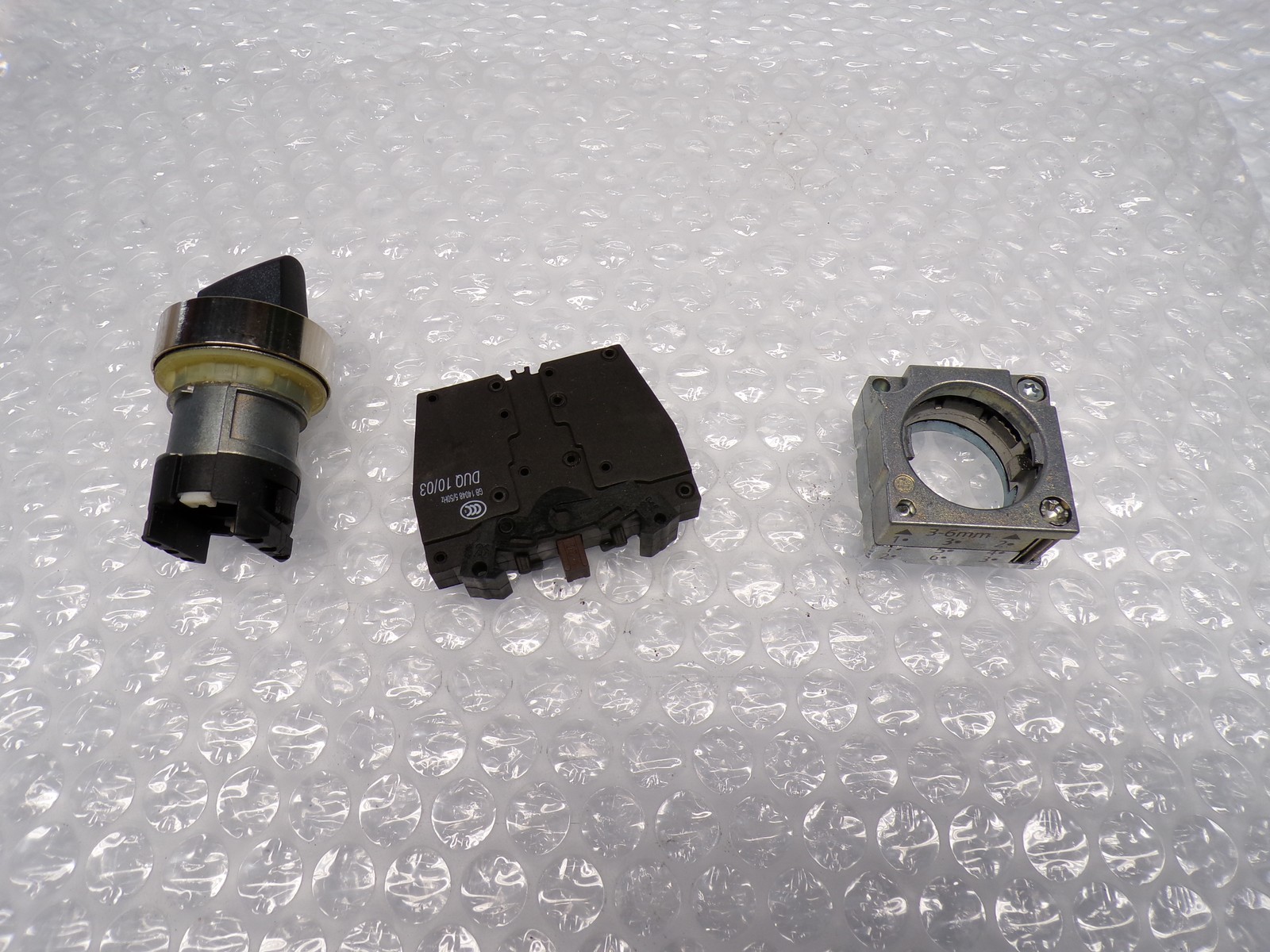 SIEMENS 3SB3601-2KA11 SELECTOR SWITCH NSNP