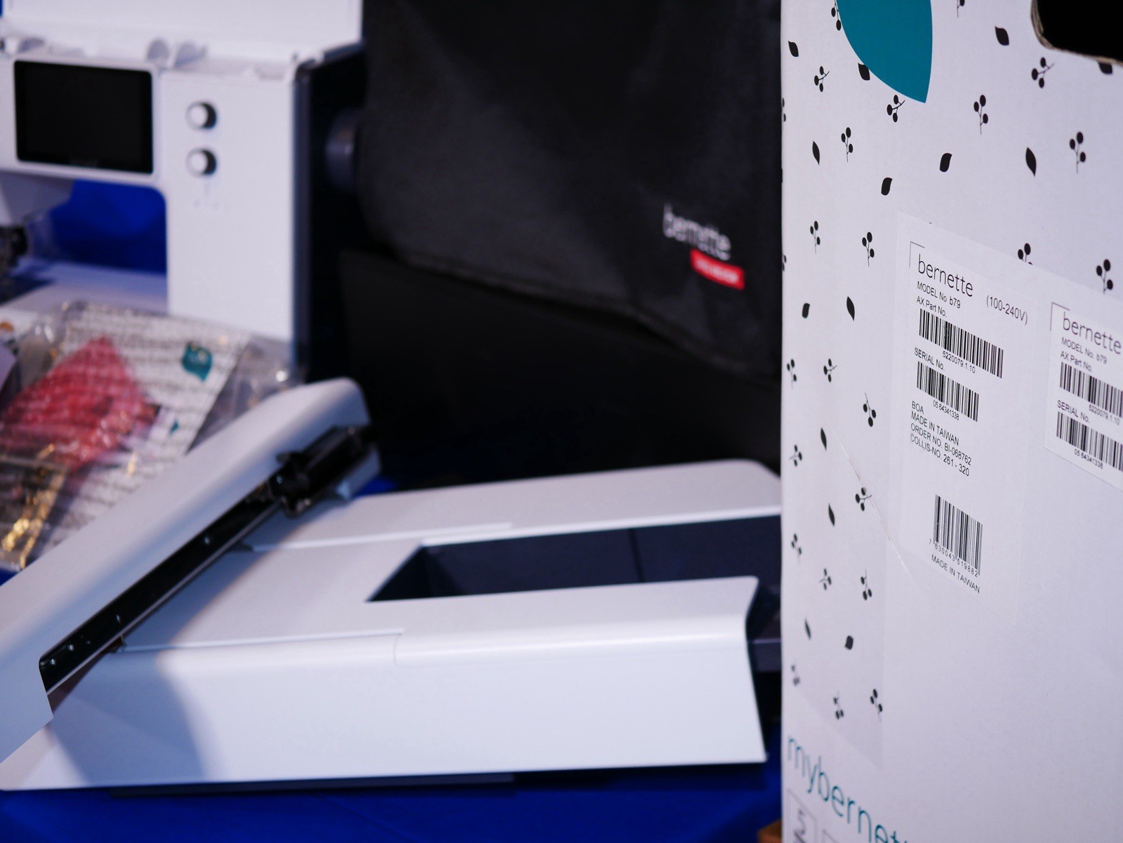 Bernette B79 Computerized Embroidery&Sewing Combo+Original Accessories Pristine