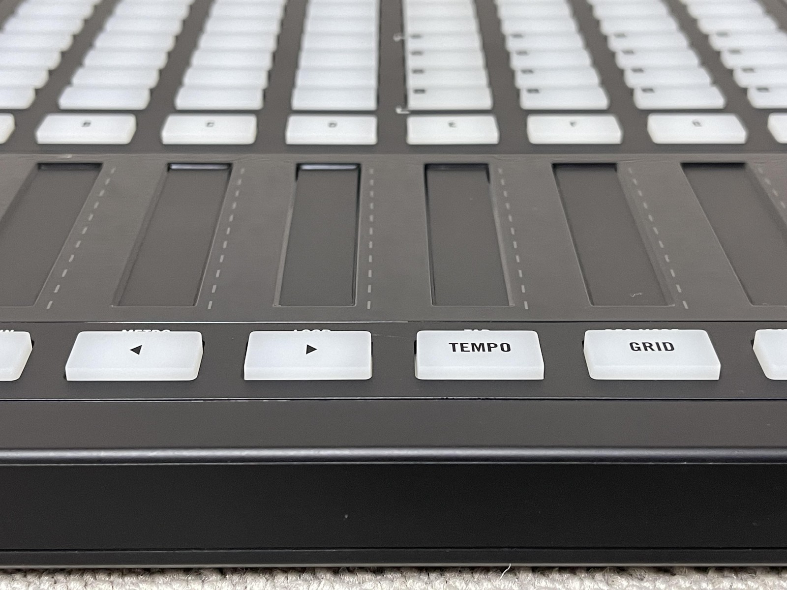 Native Instruments Maschine Jam Controller Production Performance System w/Box