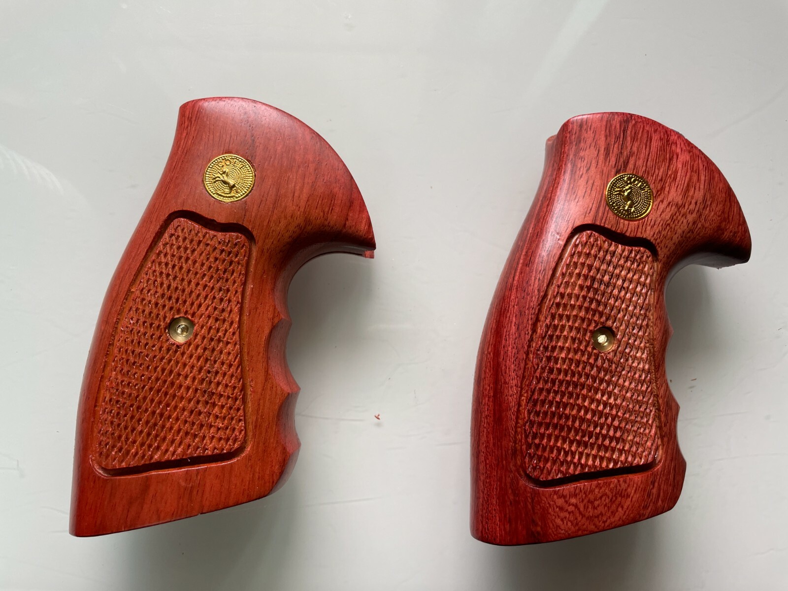 New Grip For Colt Python grips (I, E fr ame), Checkered Hard wood gold medallion