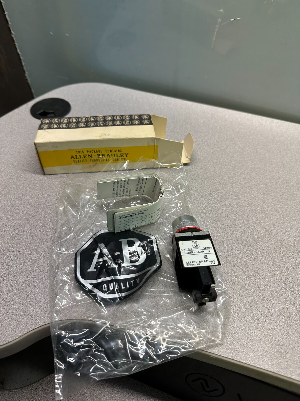 Allen Bradley 800MR-JX2P Operator for Selector Switch, NO KNOB. NOS.FREE SHIP