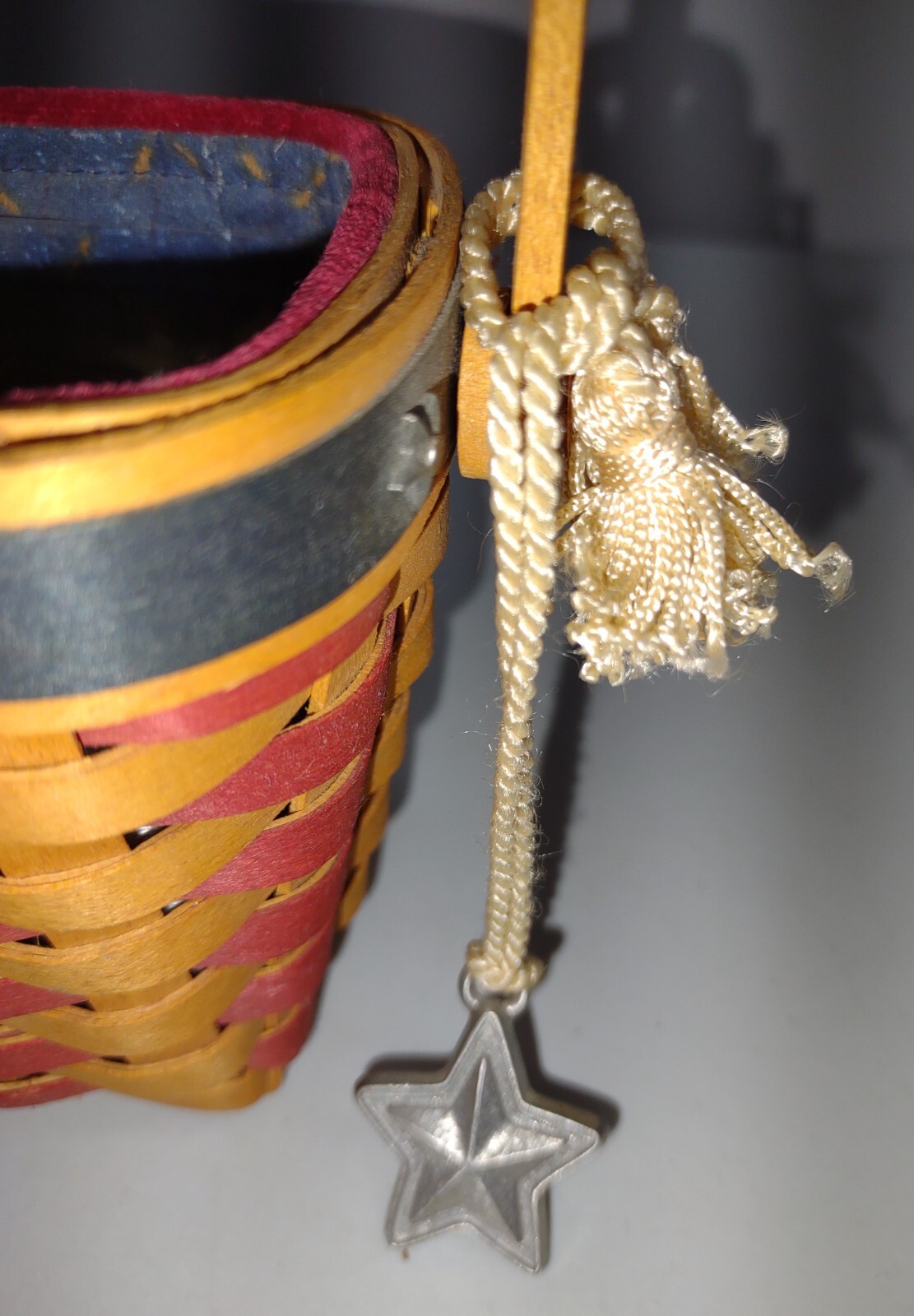 Longaberger 2001 Inaugural Basket with swinging handle