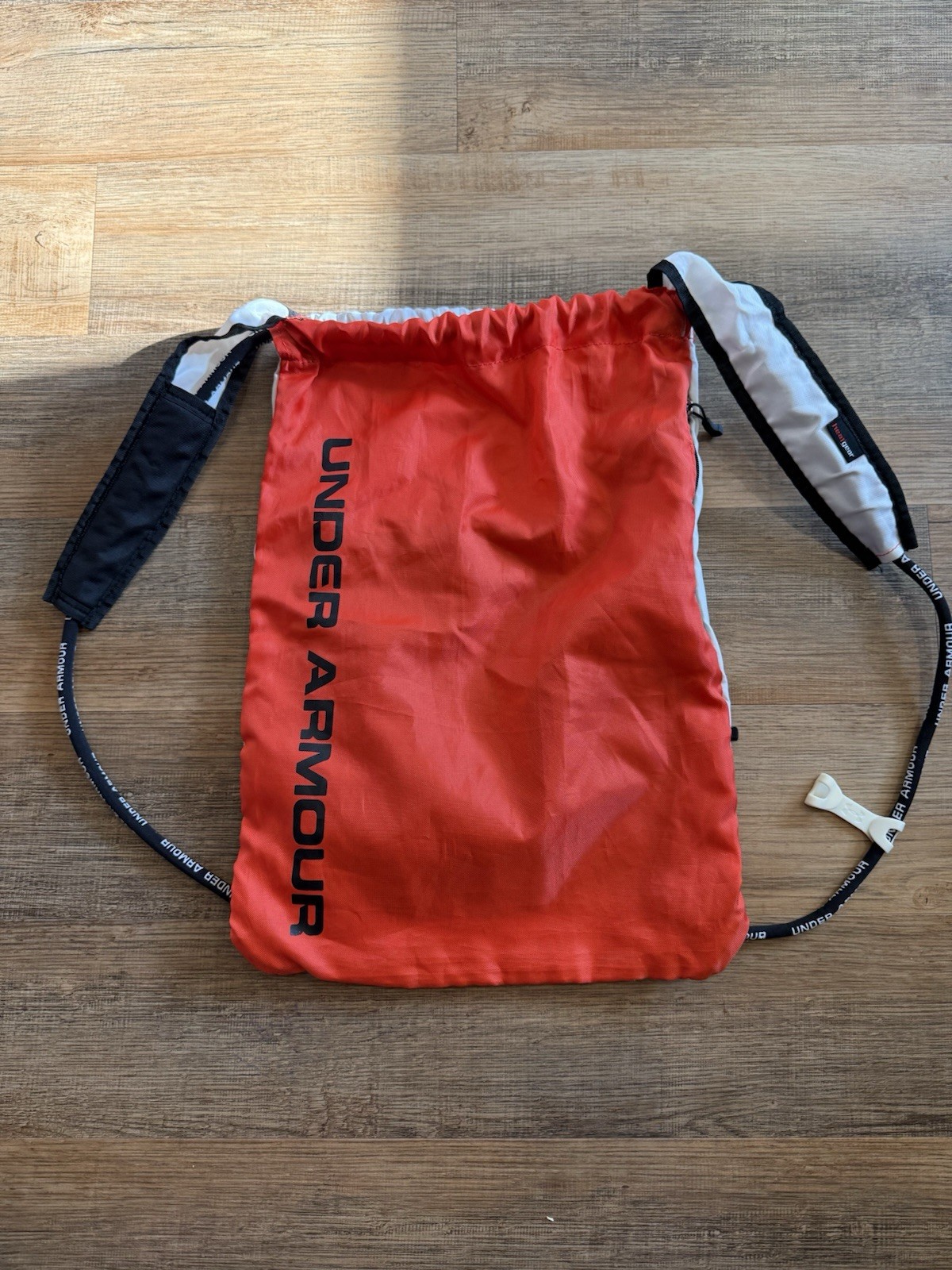 Under Armour Drawstring Backpack White Red Black Front Zip Pocket Padded Straps