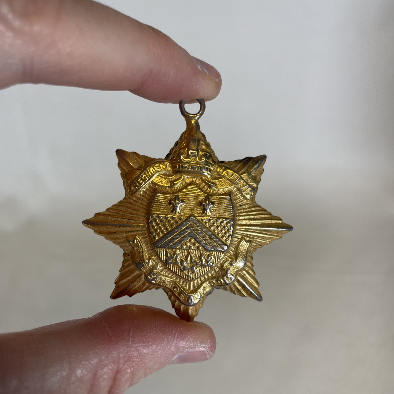 WW2 Canadian Le Regiment De Levis Cap Badge Pendant