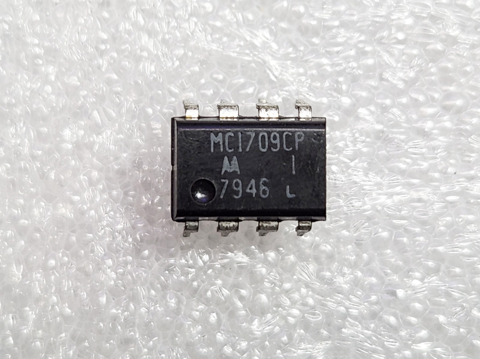 MC1709CP1 MOTOROLA OP-AMP INTEGRATED CIRCUIT PDIP8